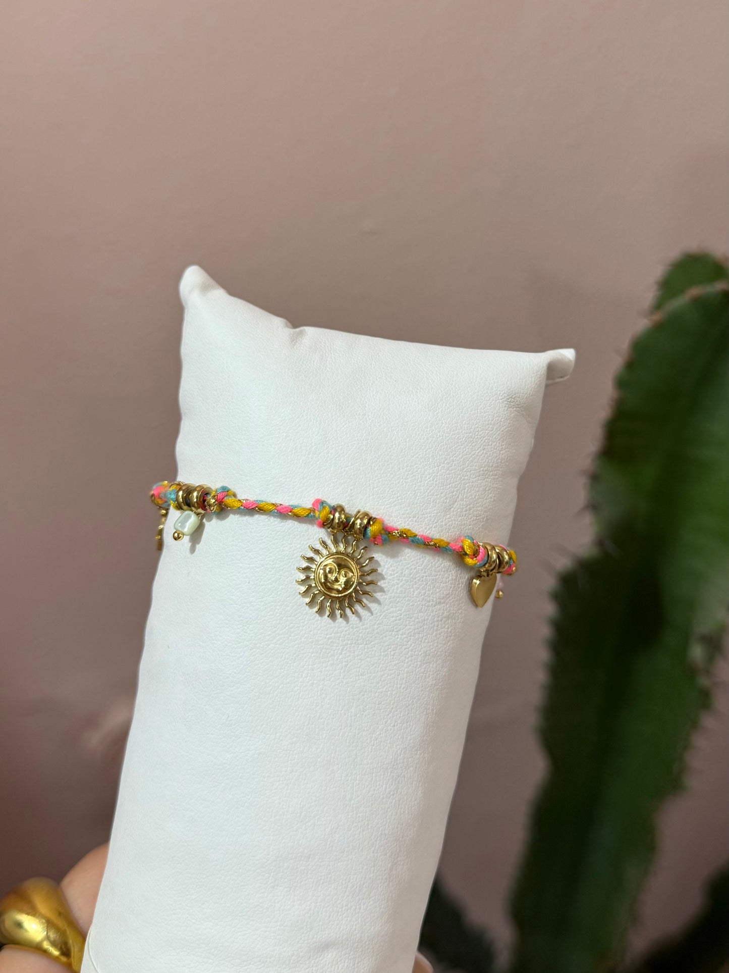 Bracciali in corda mix colori ciondoli estivi