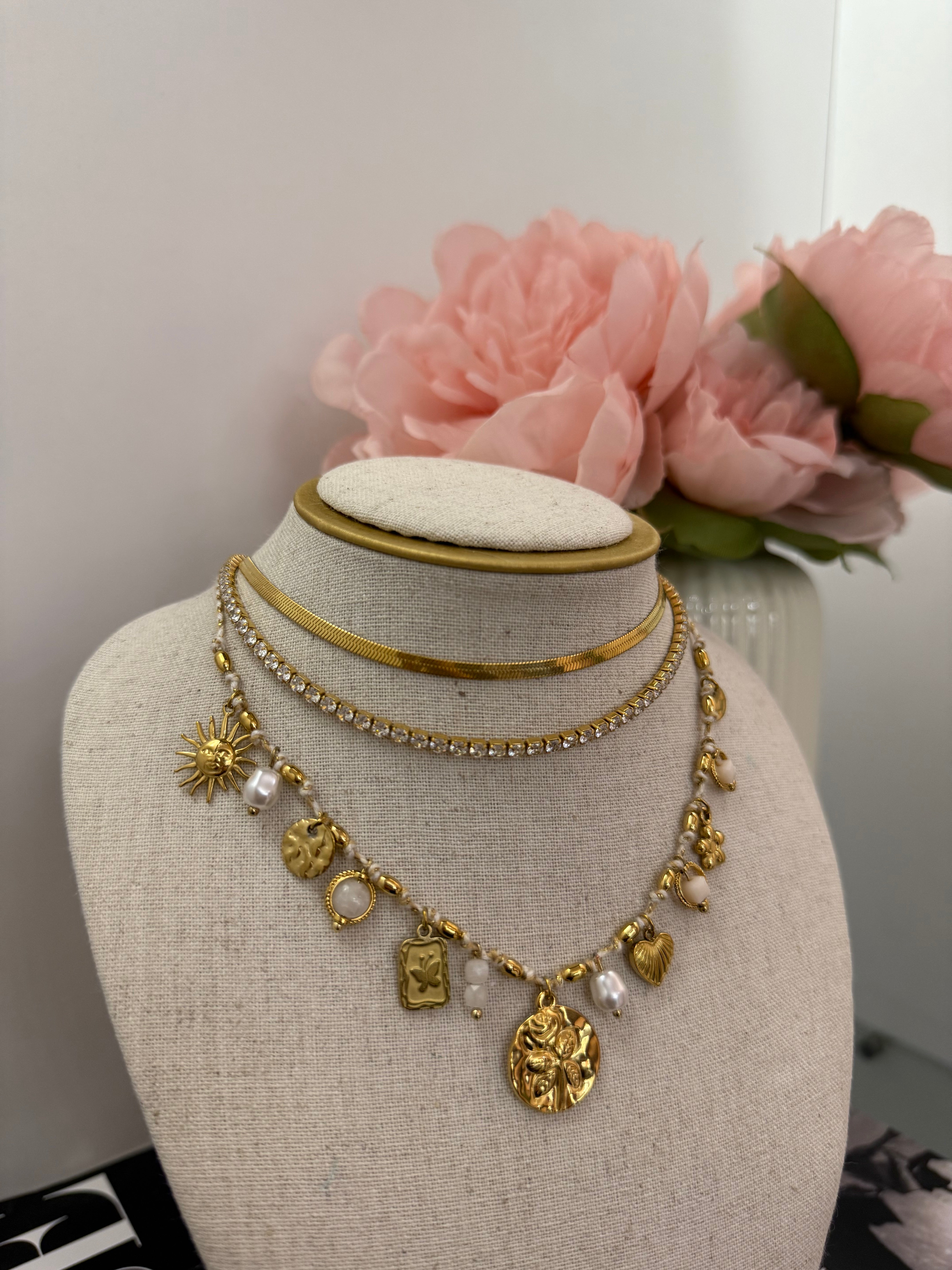 Collana multi charm medaglione corda bianca