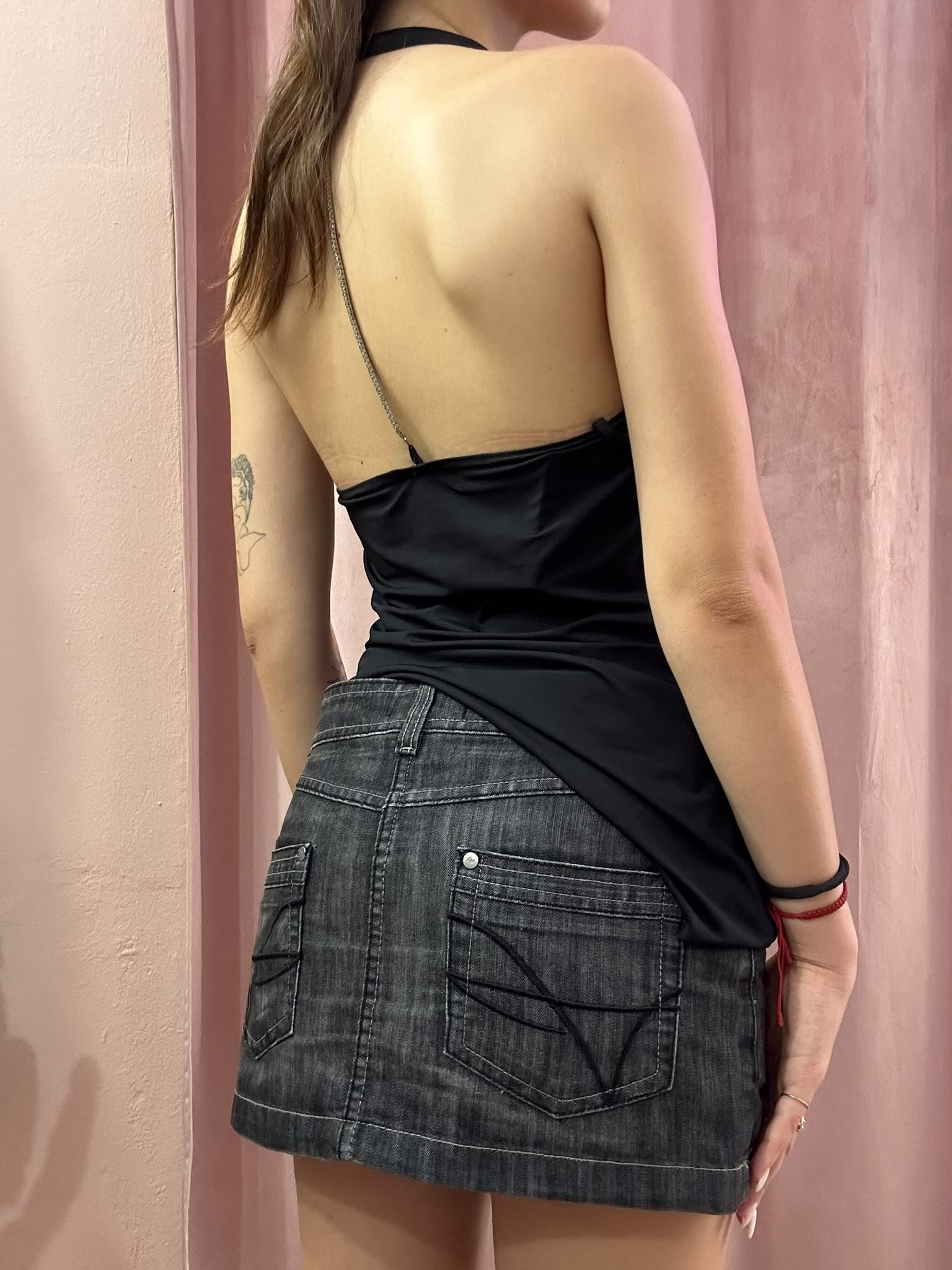 Top nero con dettaglio schiena