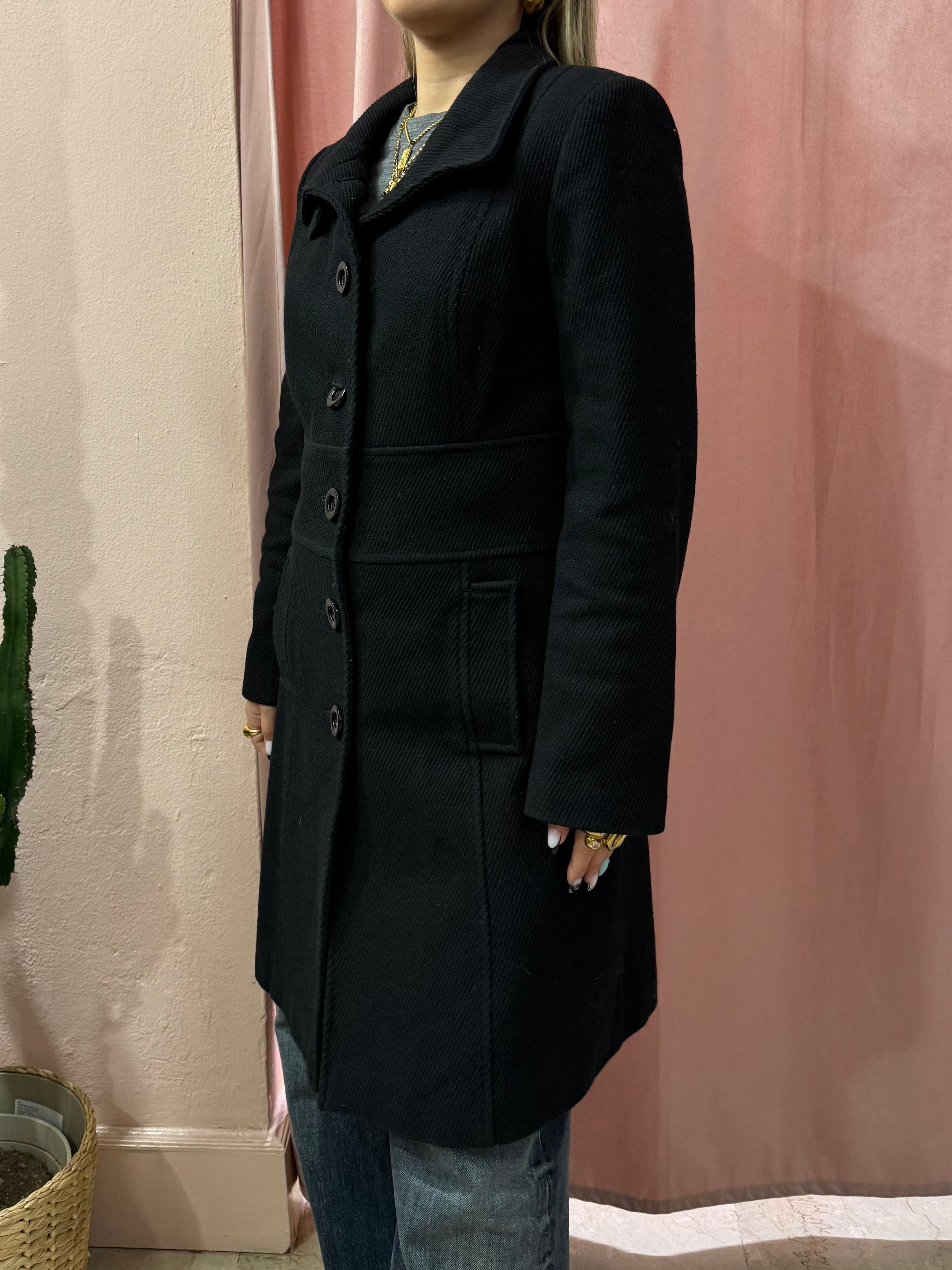 Cappotto nero in lana texture a righe