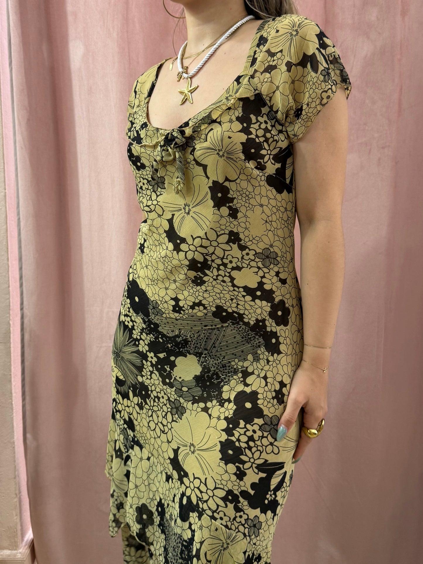 Vestito in fantasia a fiori beige e nero