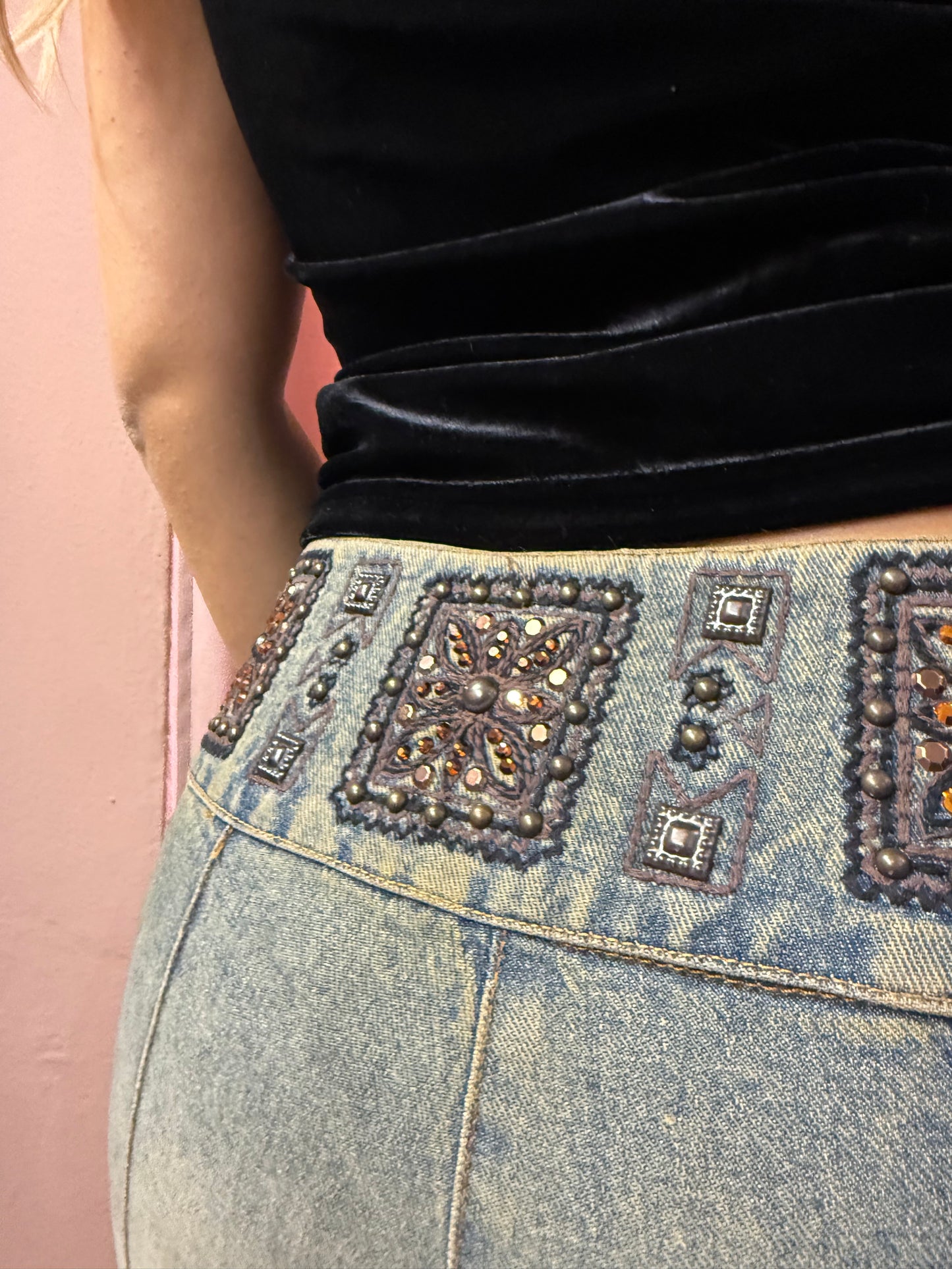 Jeans y2k vita bassa con ricami