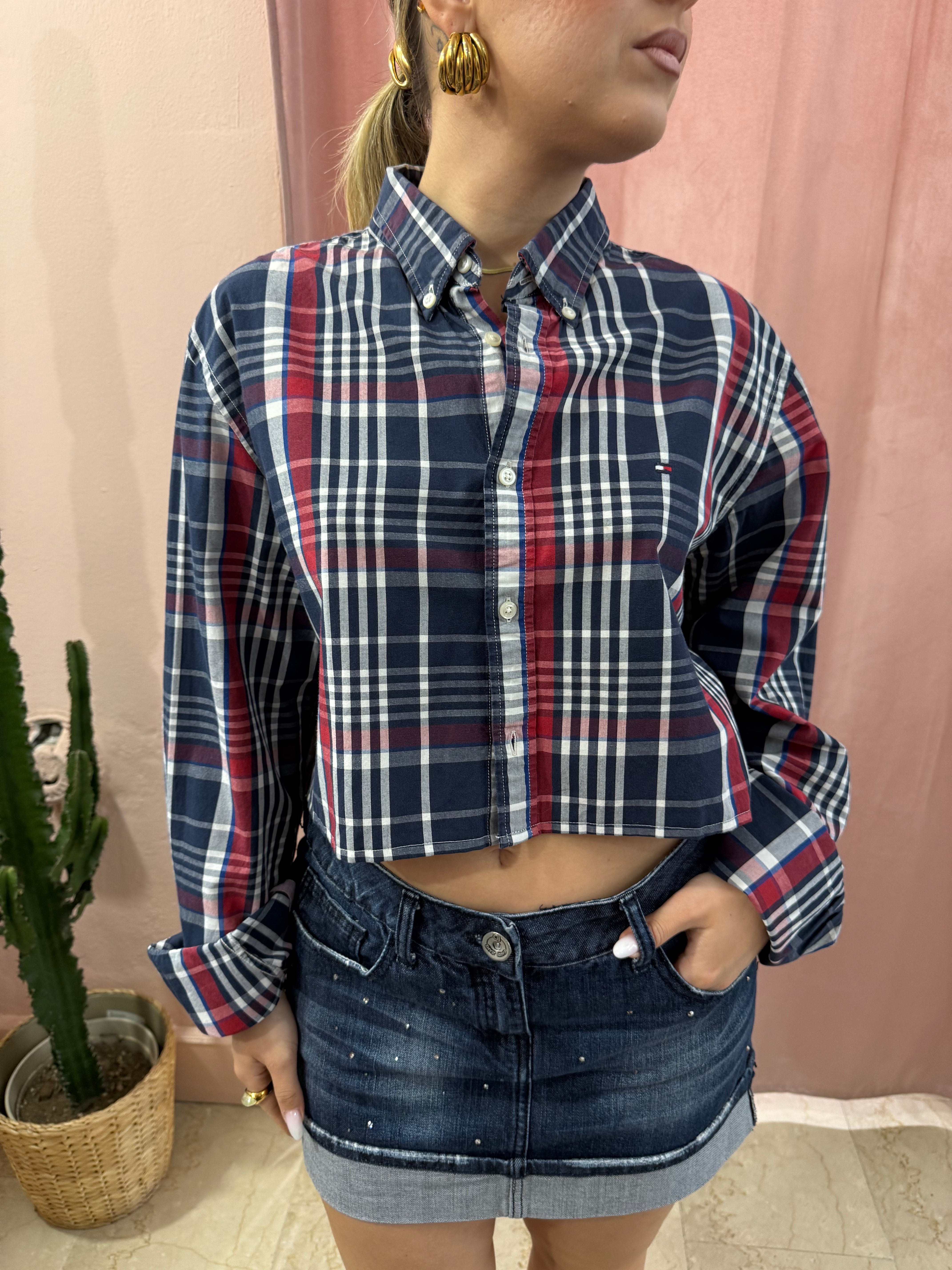 Camicia Tommy H. crop a quadri rossa e blu