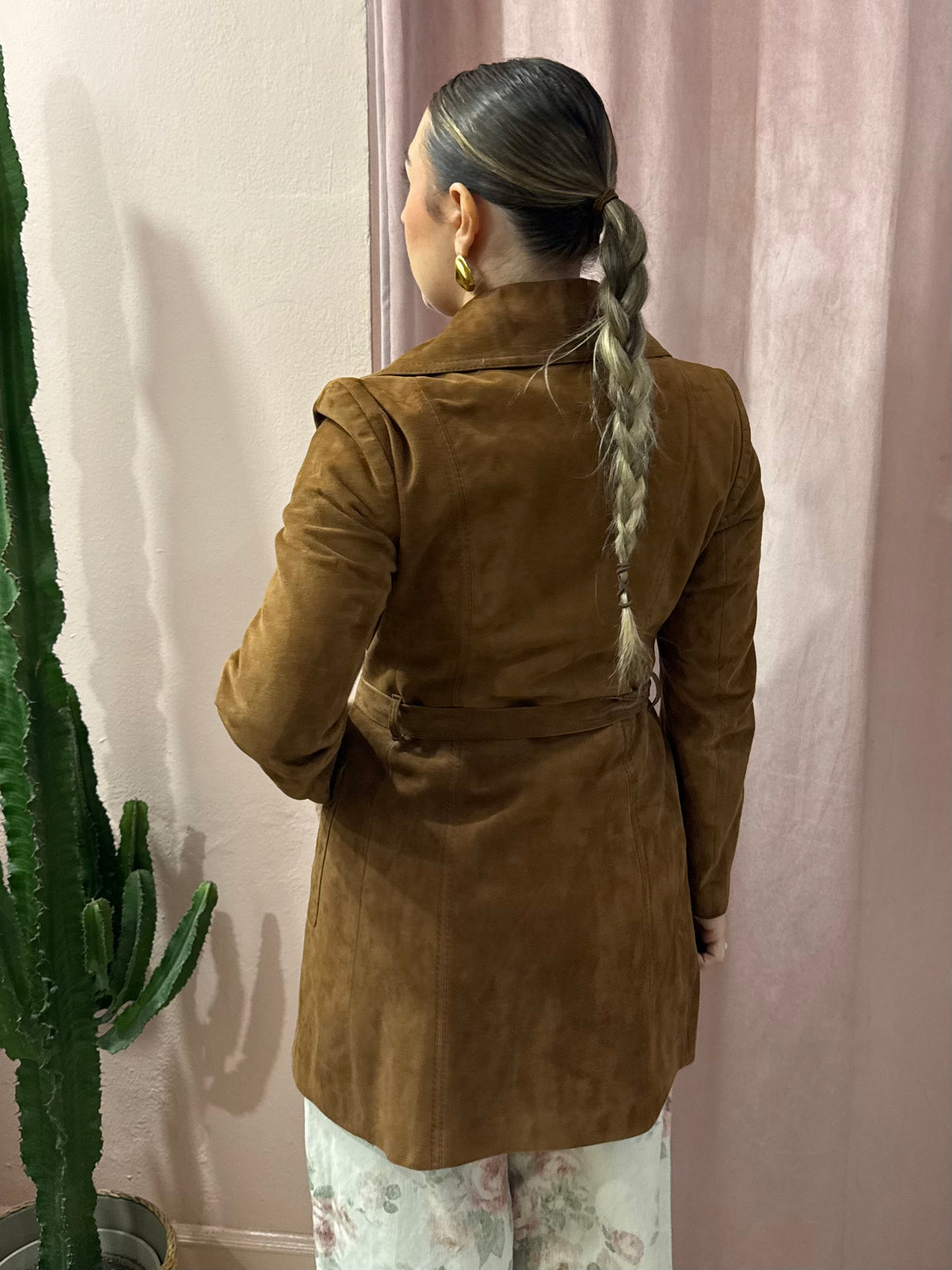 Trench in pelle scamosciata con cinturino