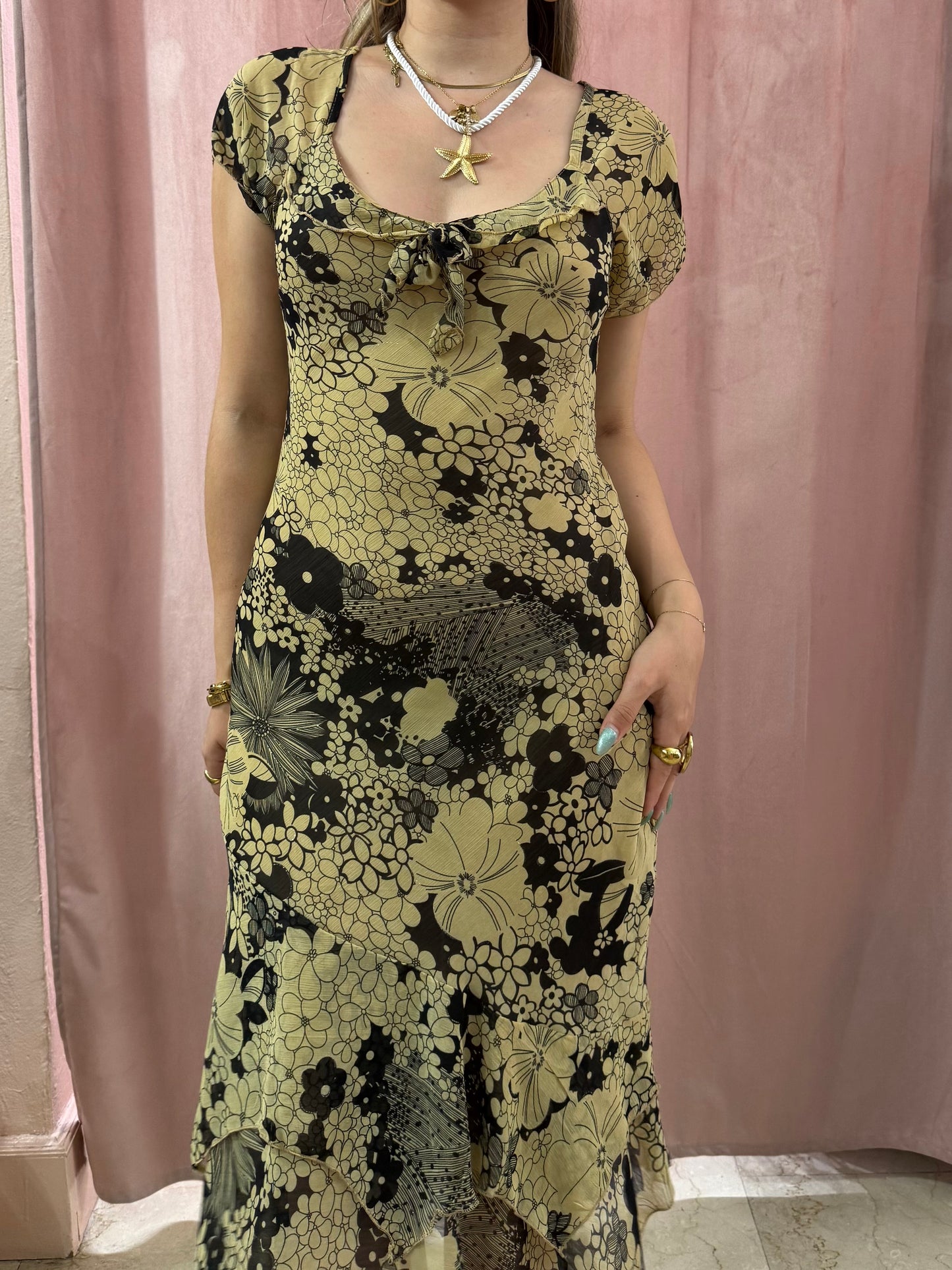 Vestito in fantasia a fiori beige e nero