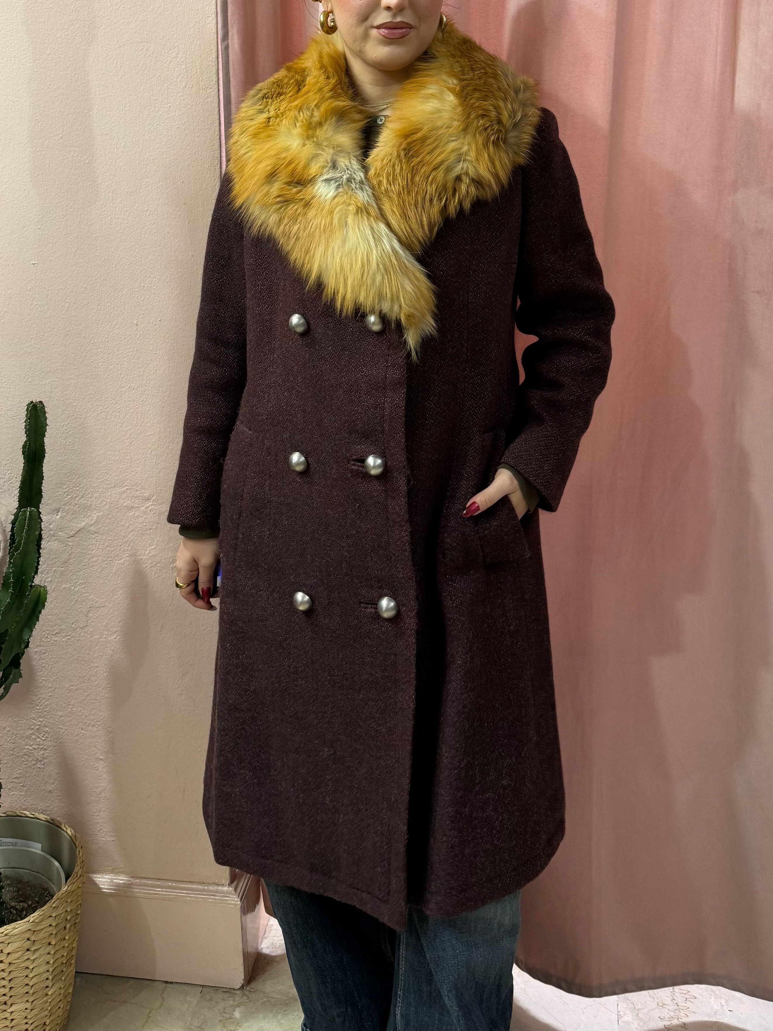 Cappotto vintage bordeaux con collo in volpe