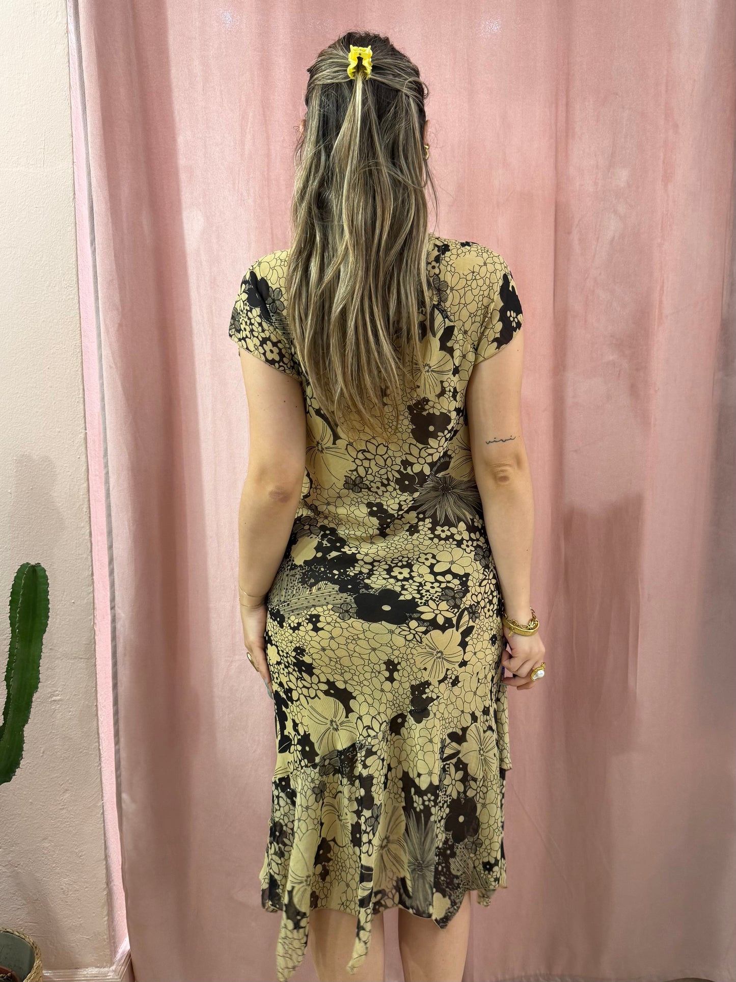 Vestito in fantasia a fiori beige e nero