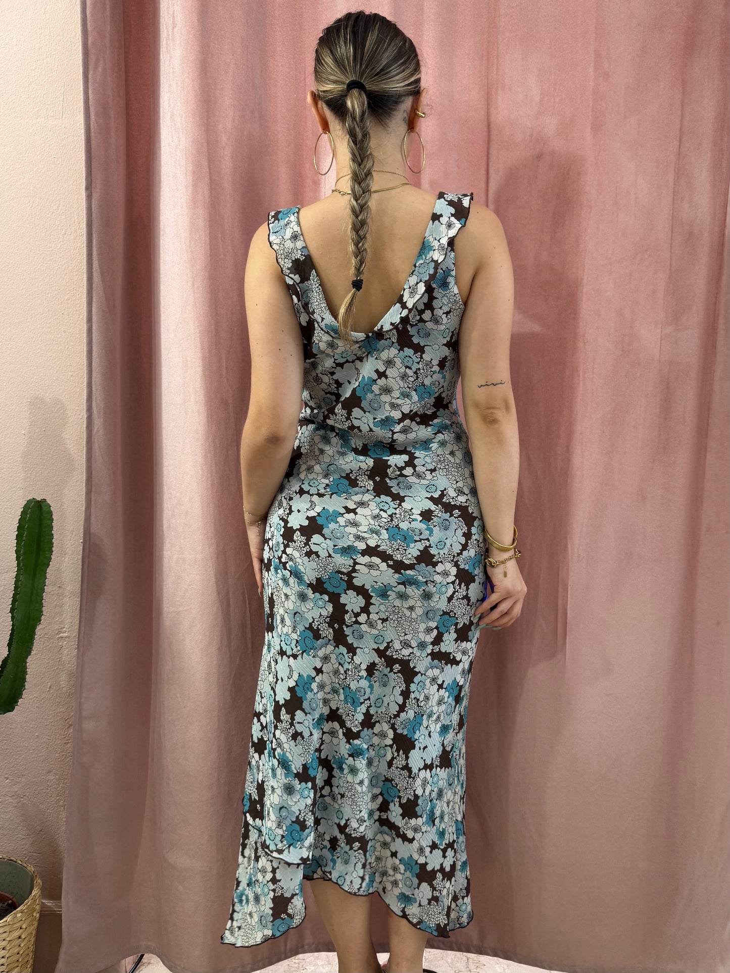 Vestito anni 2000 in fantasia floreale sull’azzurro