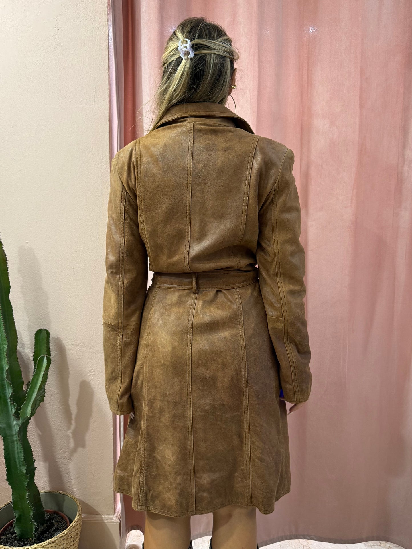 Trench in vera pelle con cinturino