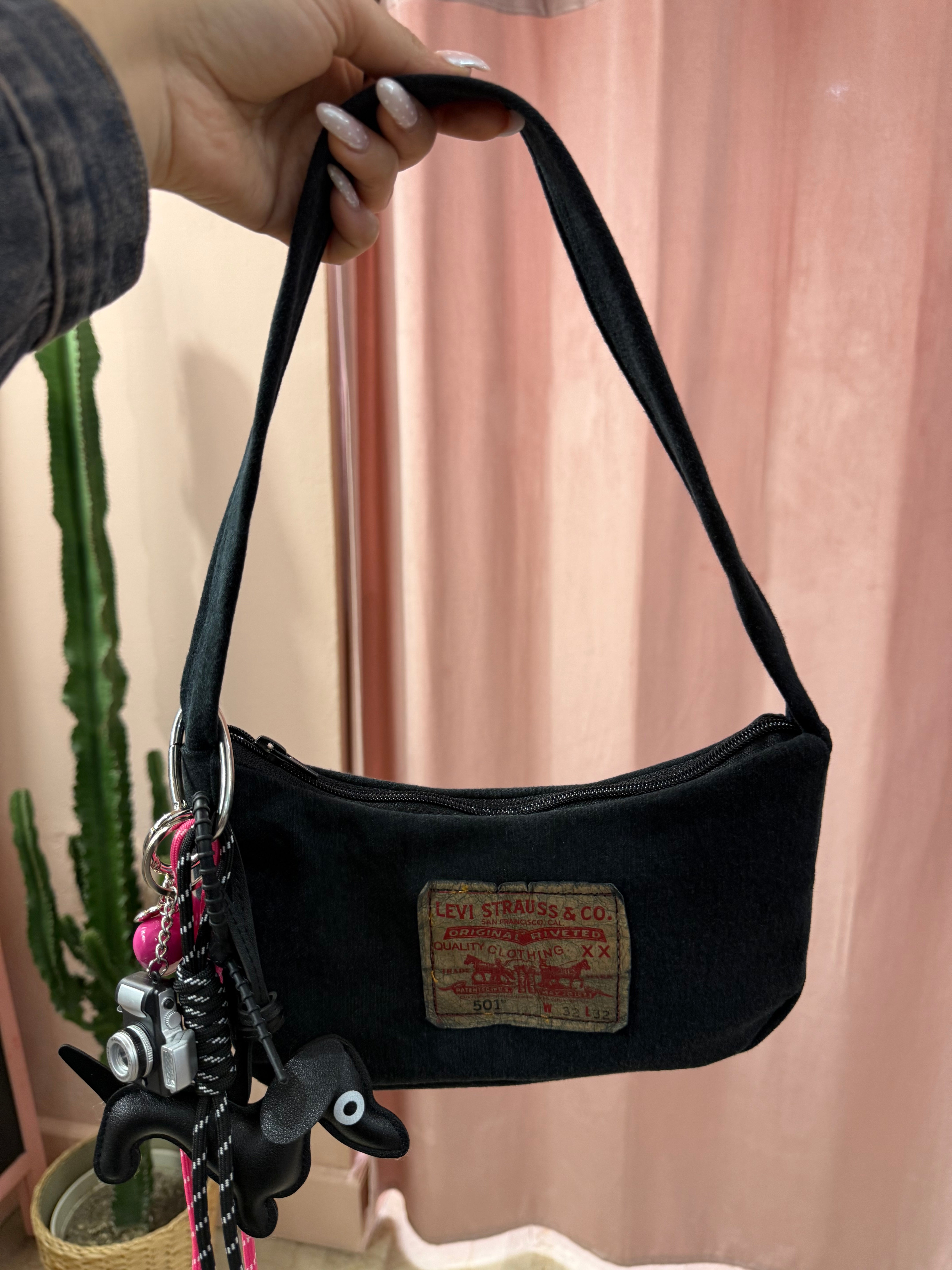 Borsa Levis upcycling nera