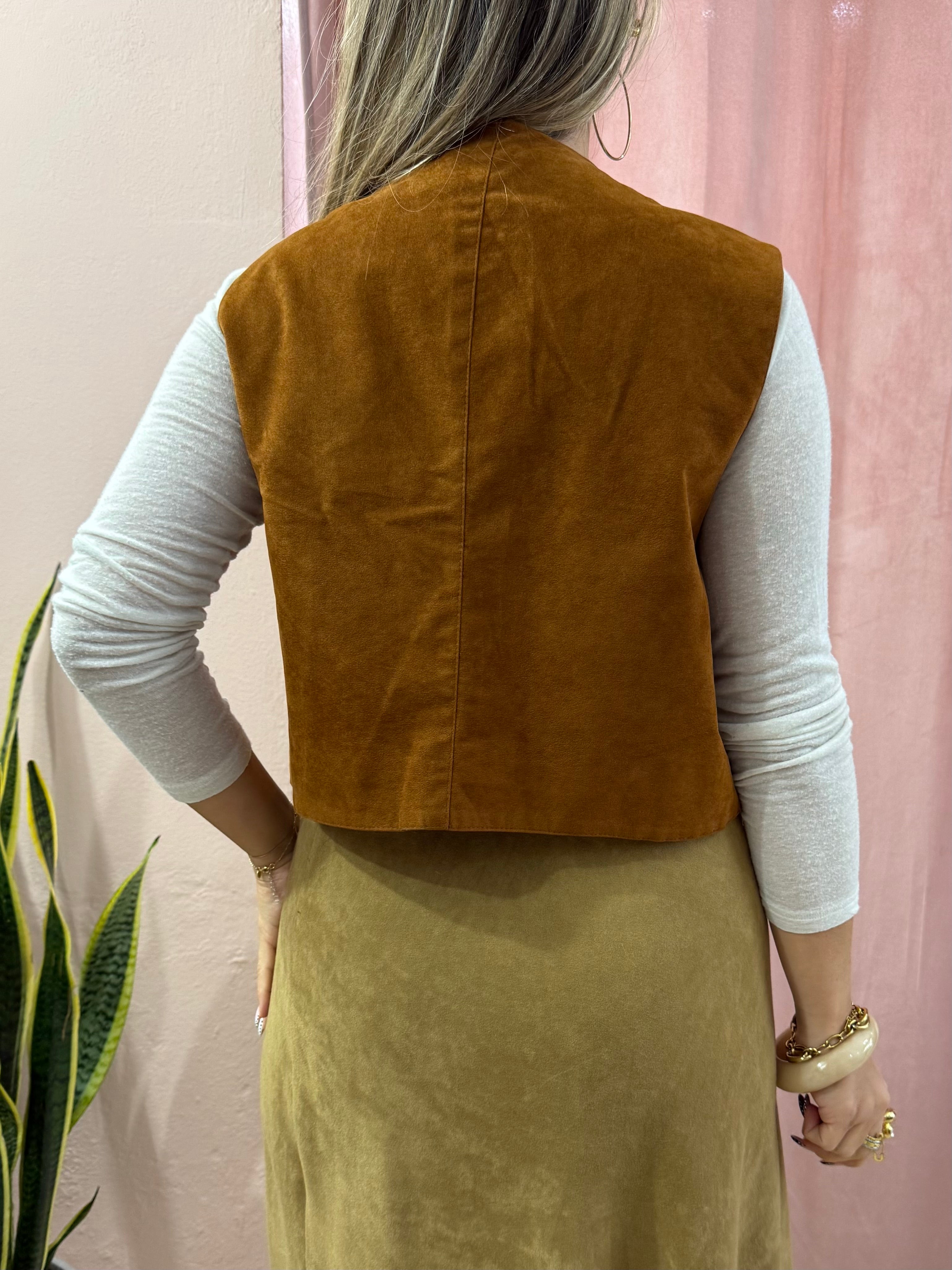 Gilet effetto suede con fiocchi