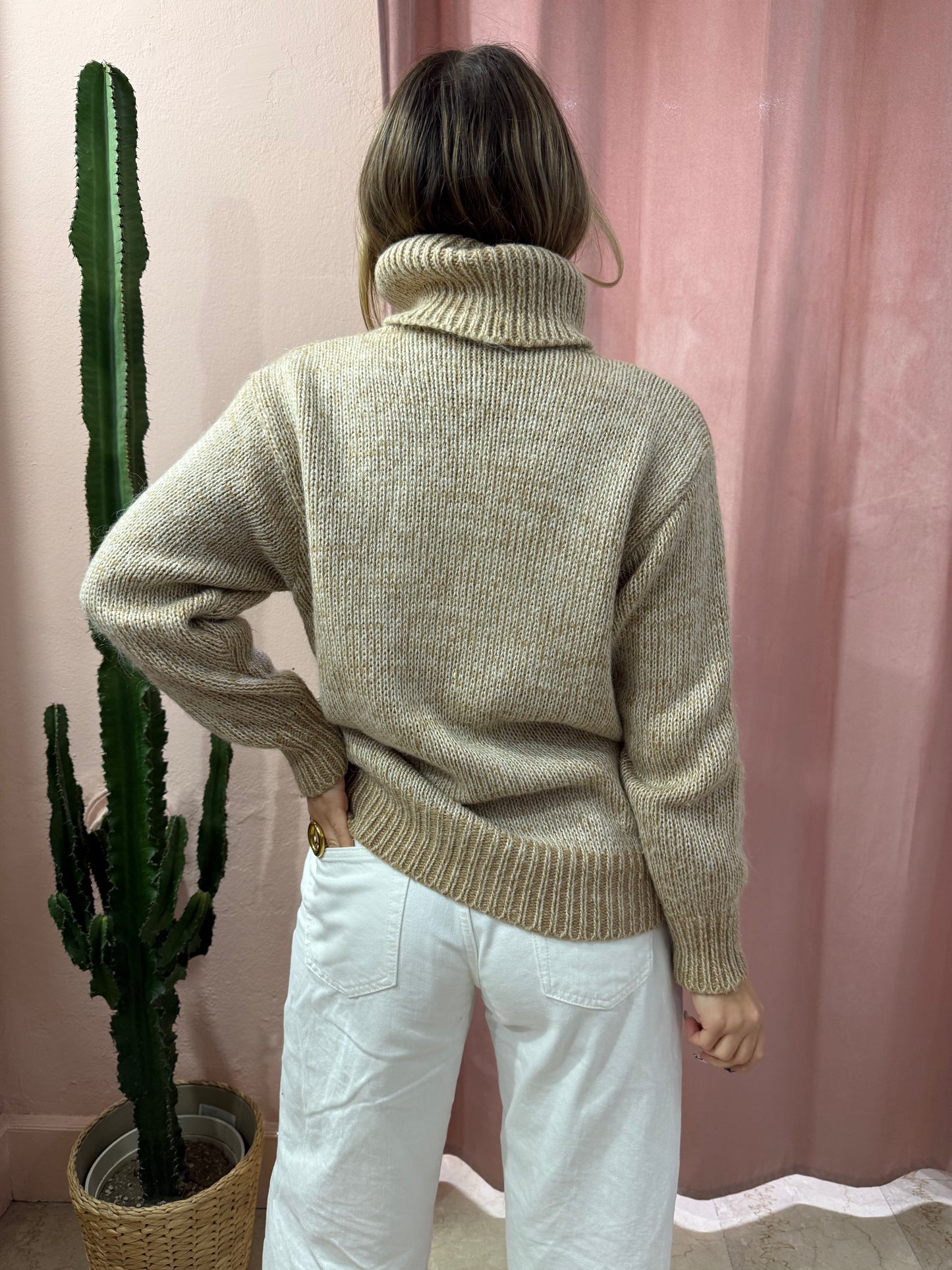 Maglione vintage collo alto in lana con ricami