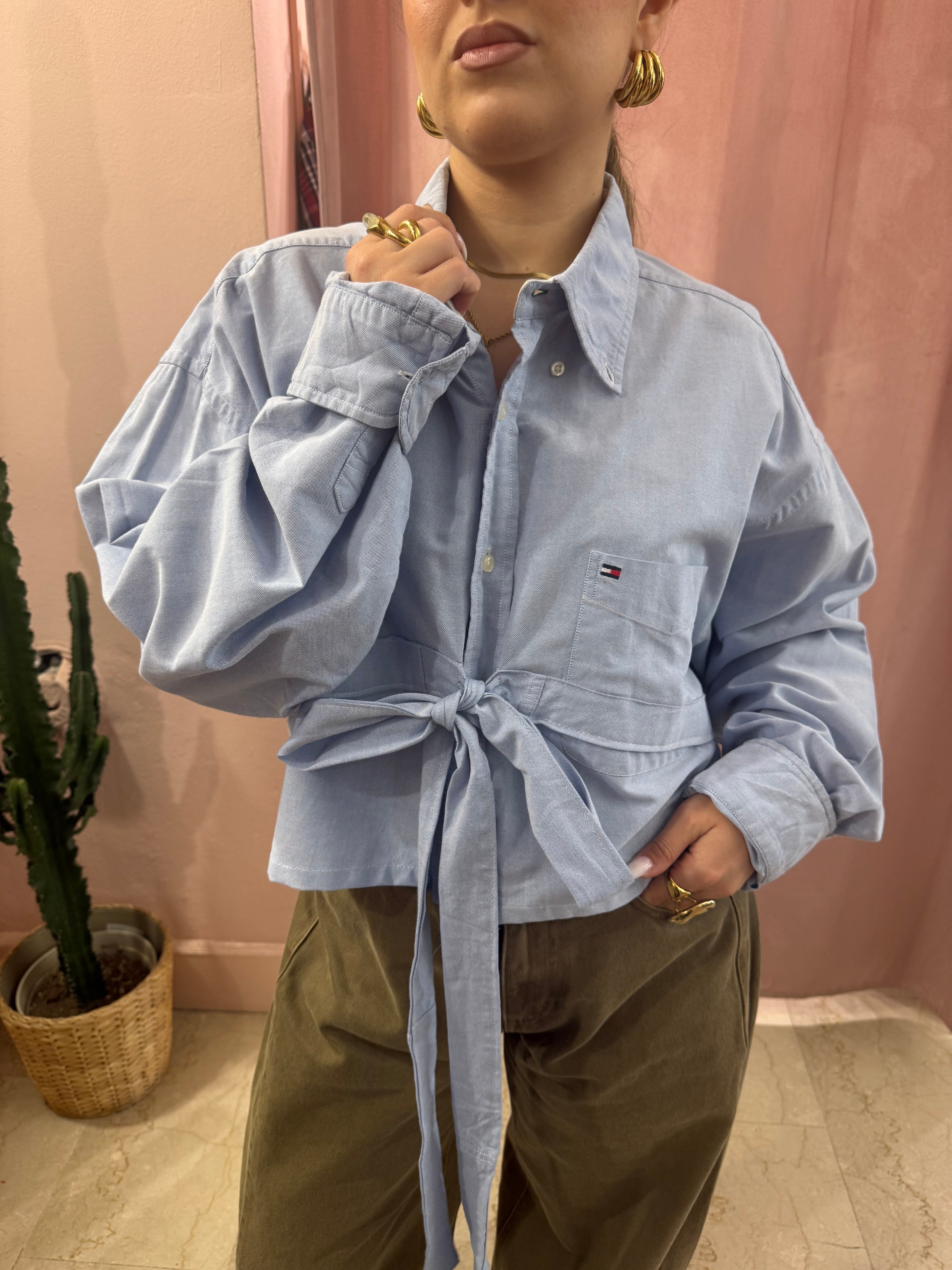 Camicia Tommy H. upcycling fiocco azzurra