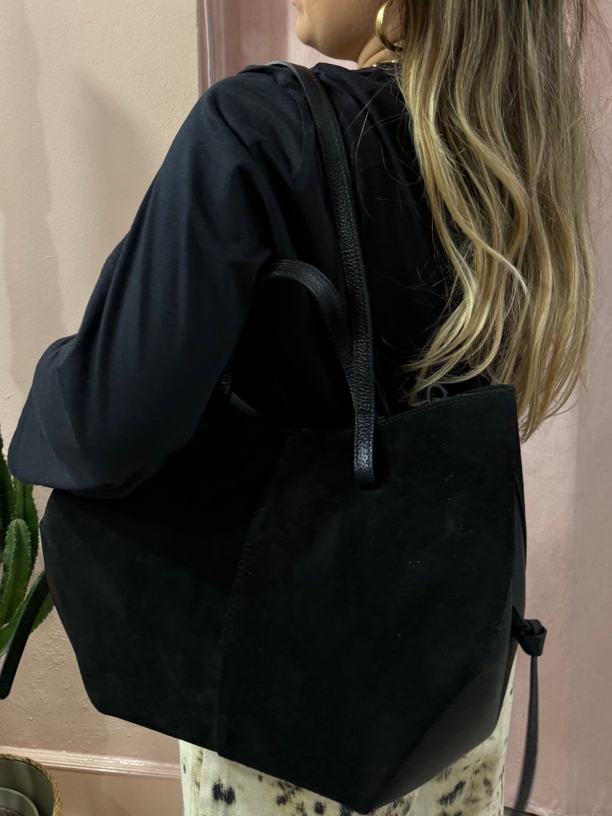 Borsa in vera pelle scamosciata nera