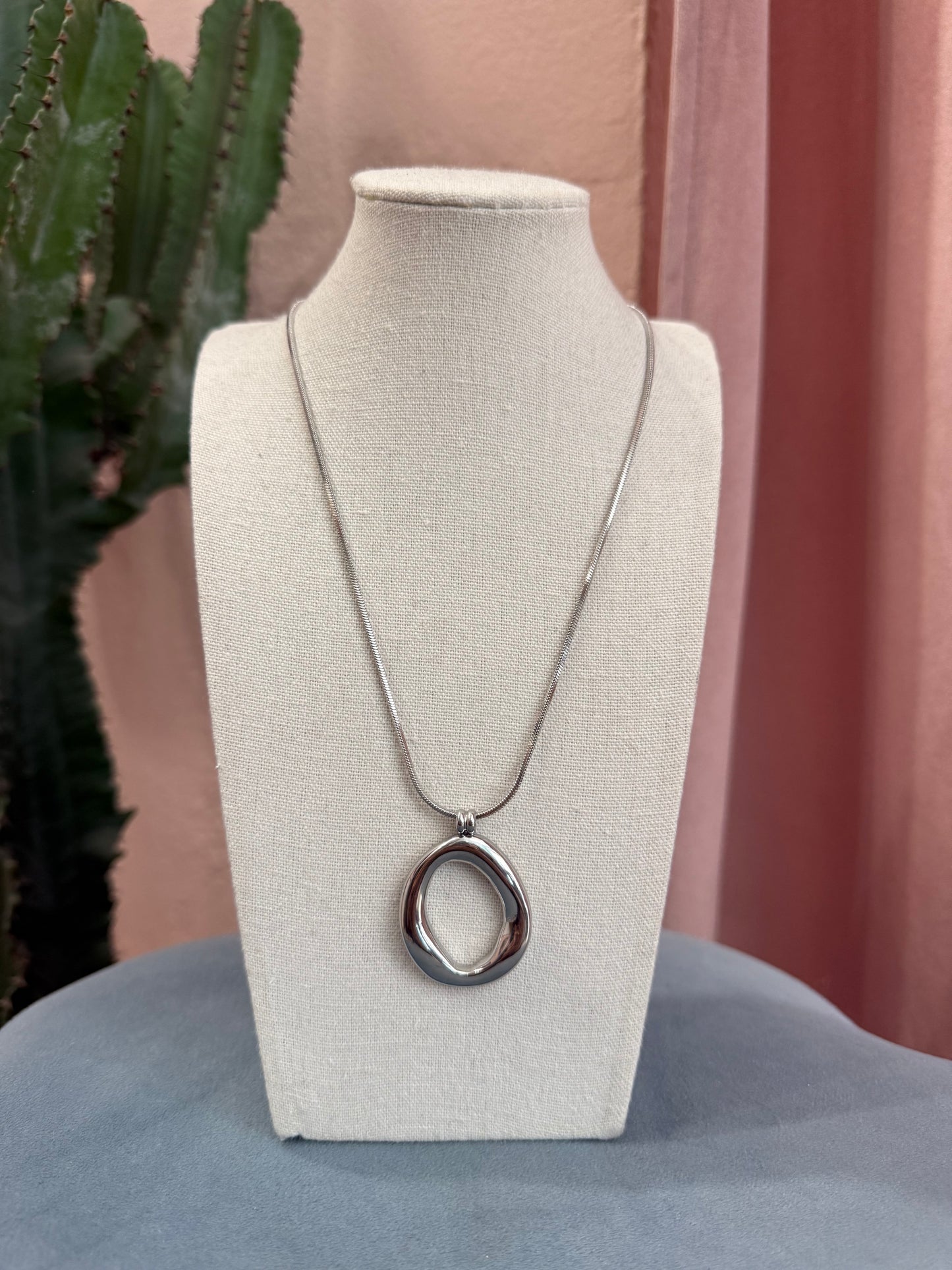 Collana con ciondolo ovale aperto gold/silver