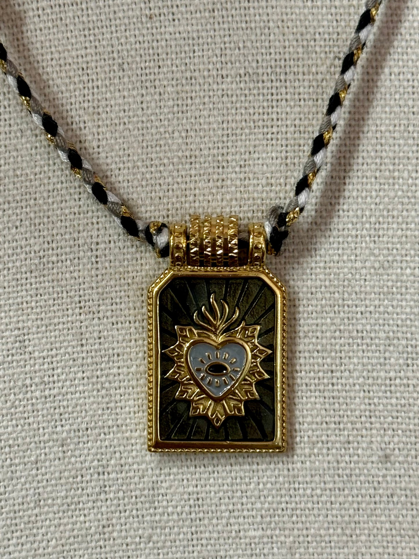 Collana ciondolo “Cuore Sacro”