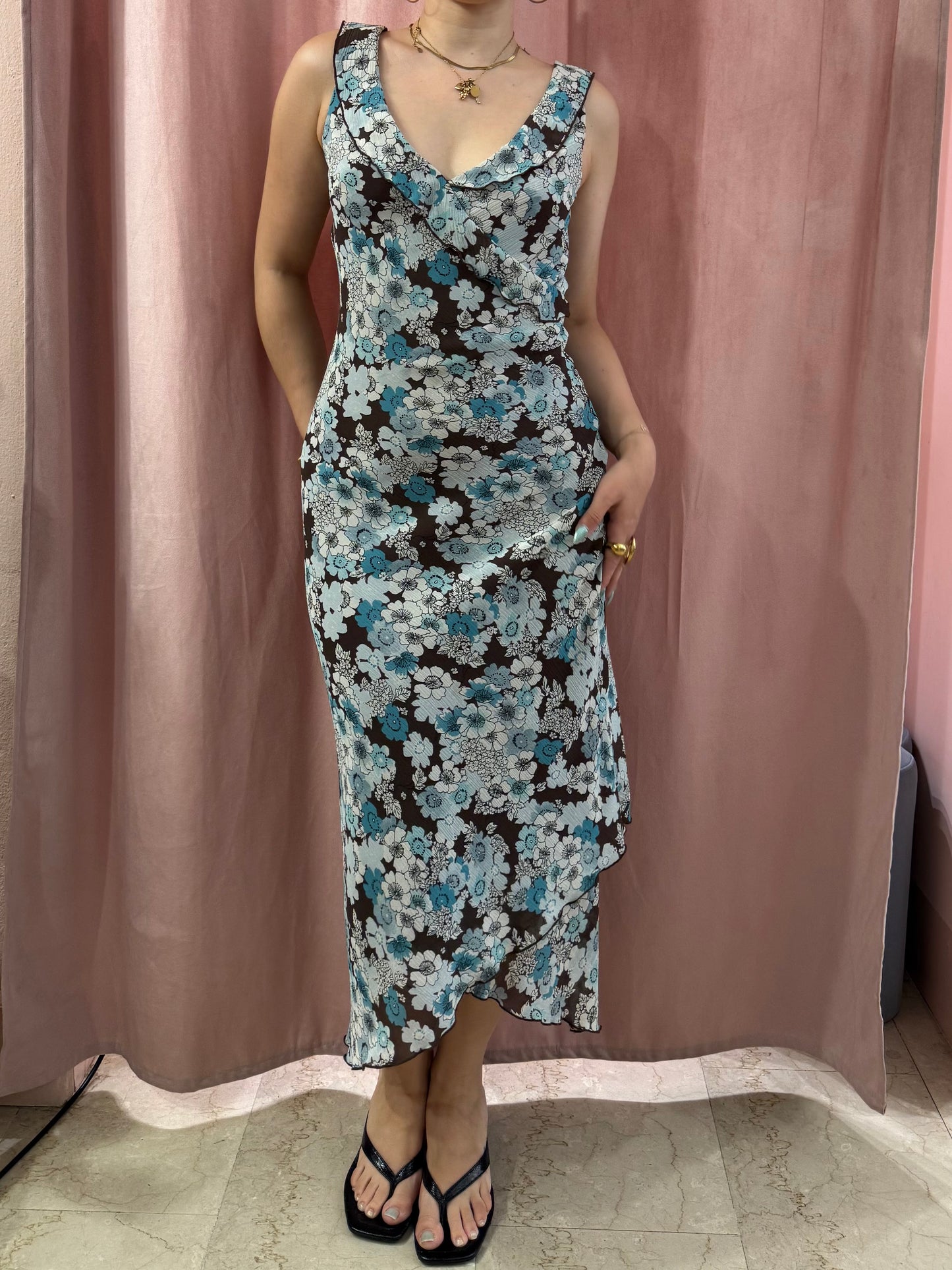 Vestito anni 2000 in fantasia floreale sull’azzurro