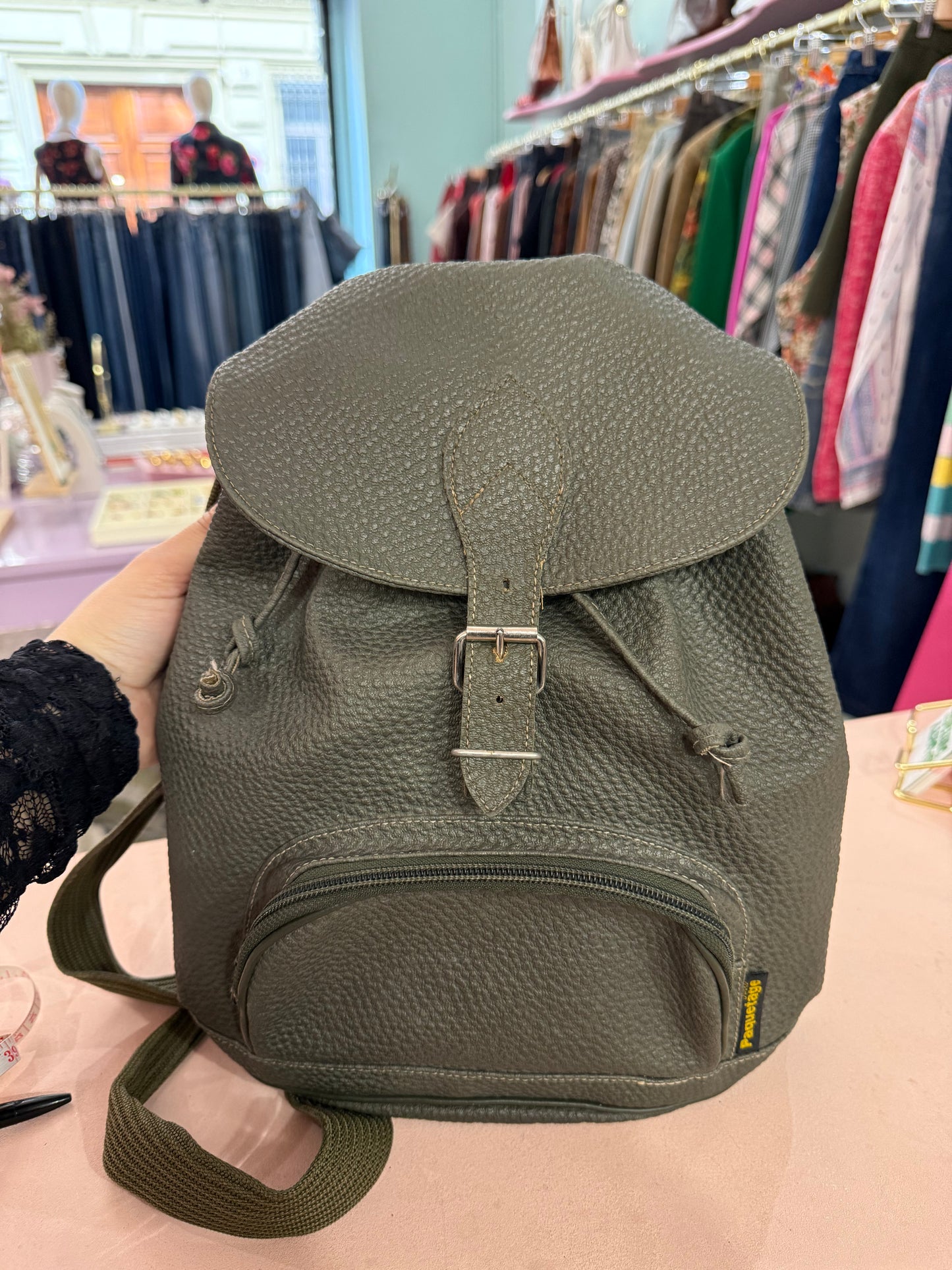 Zainetto vintage martellato