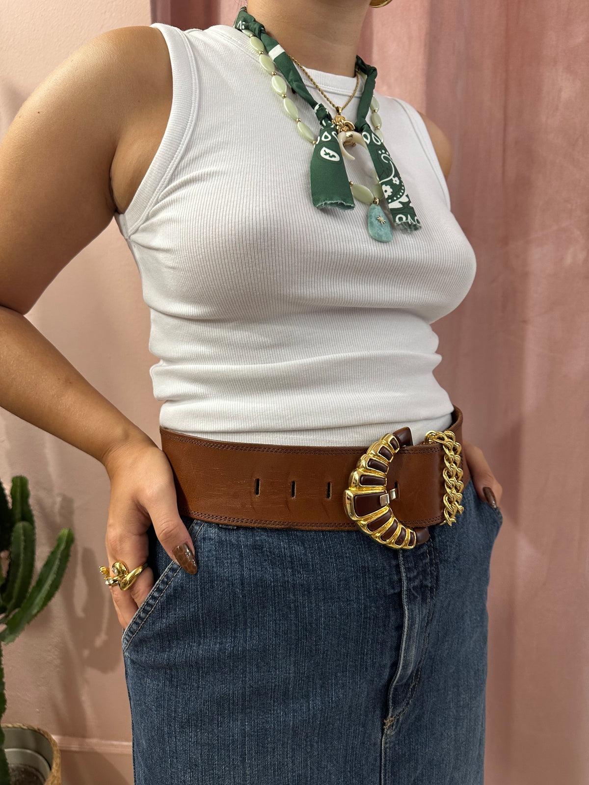 Cinturone vintage con catene dorate