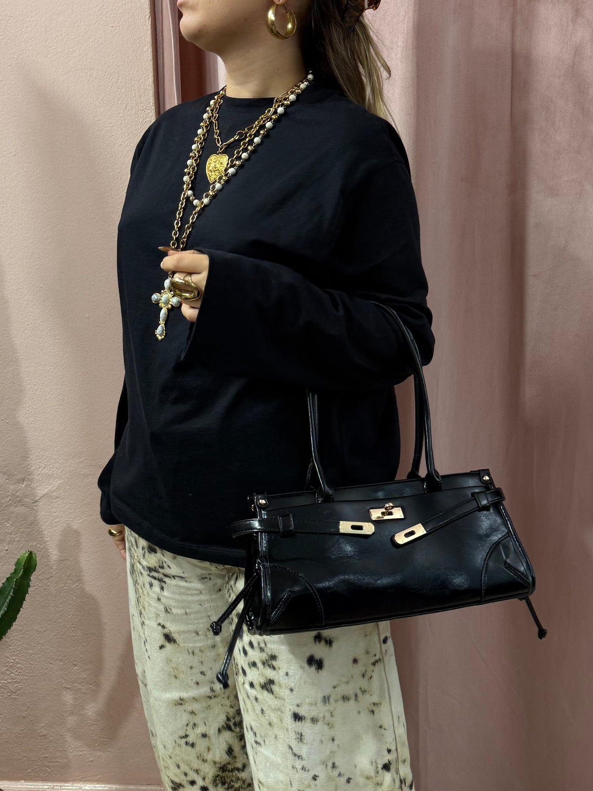 Borsa 00s in vernice nera
