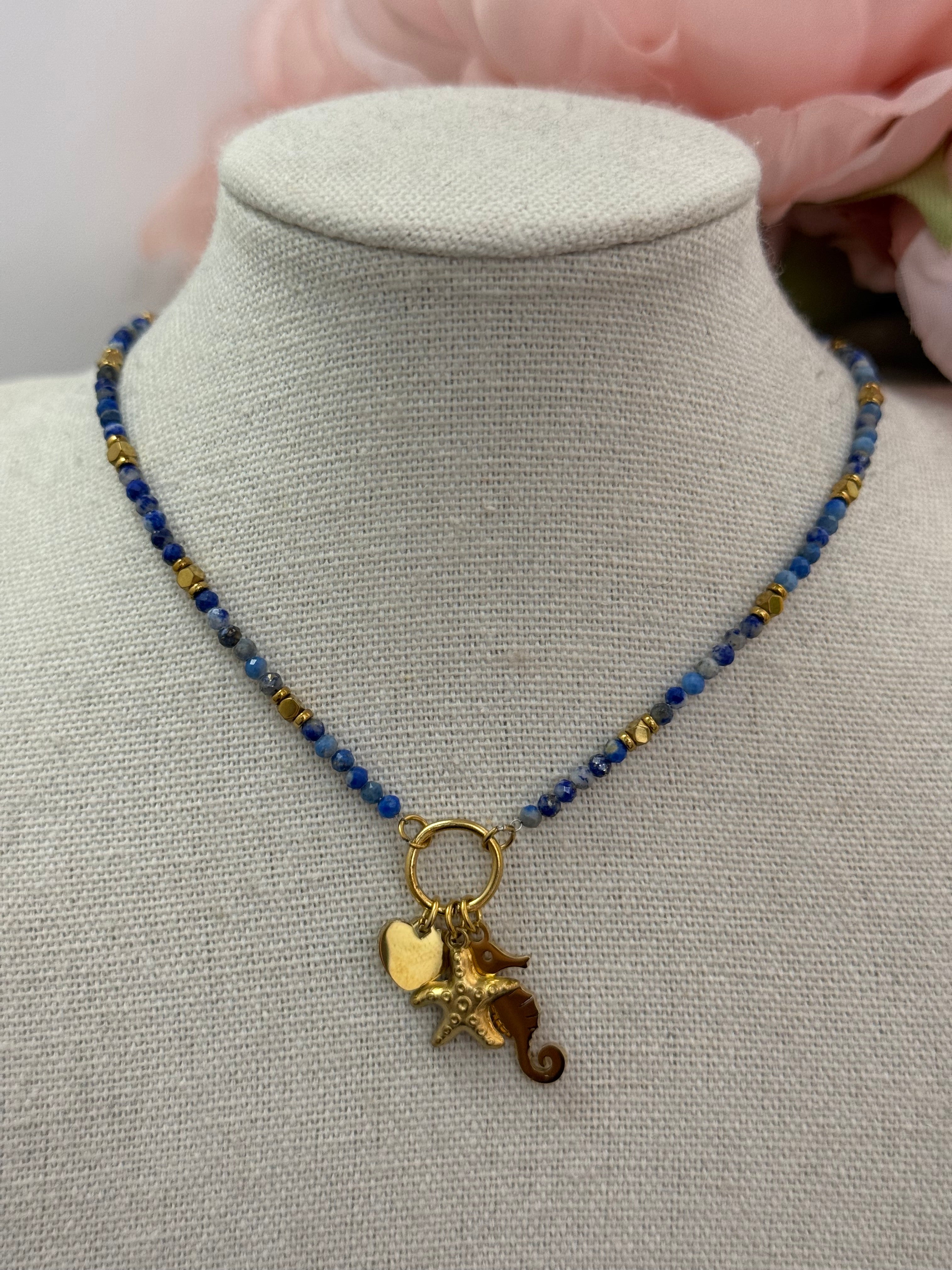Collana micro perle con ciondoli