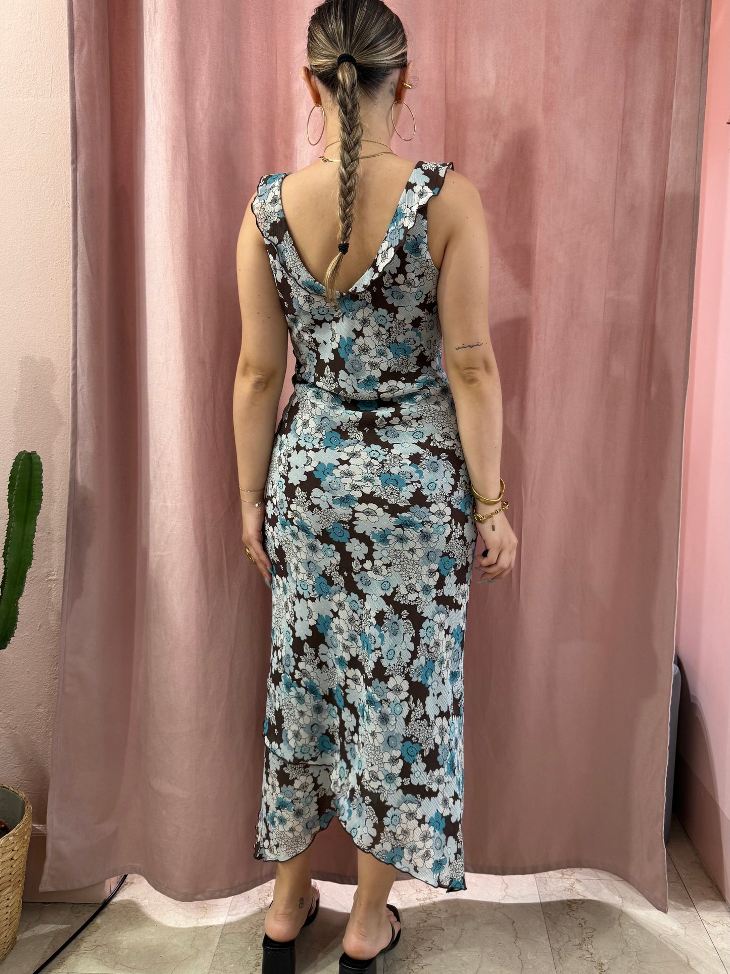 Vestito anni 2000 in fantasia floreale sull’azzurro