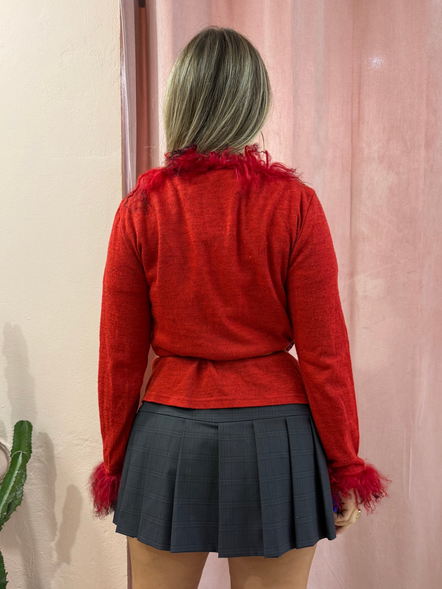 Cardigan y2k con piume in fantasia
