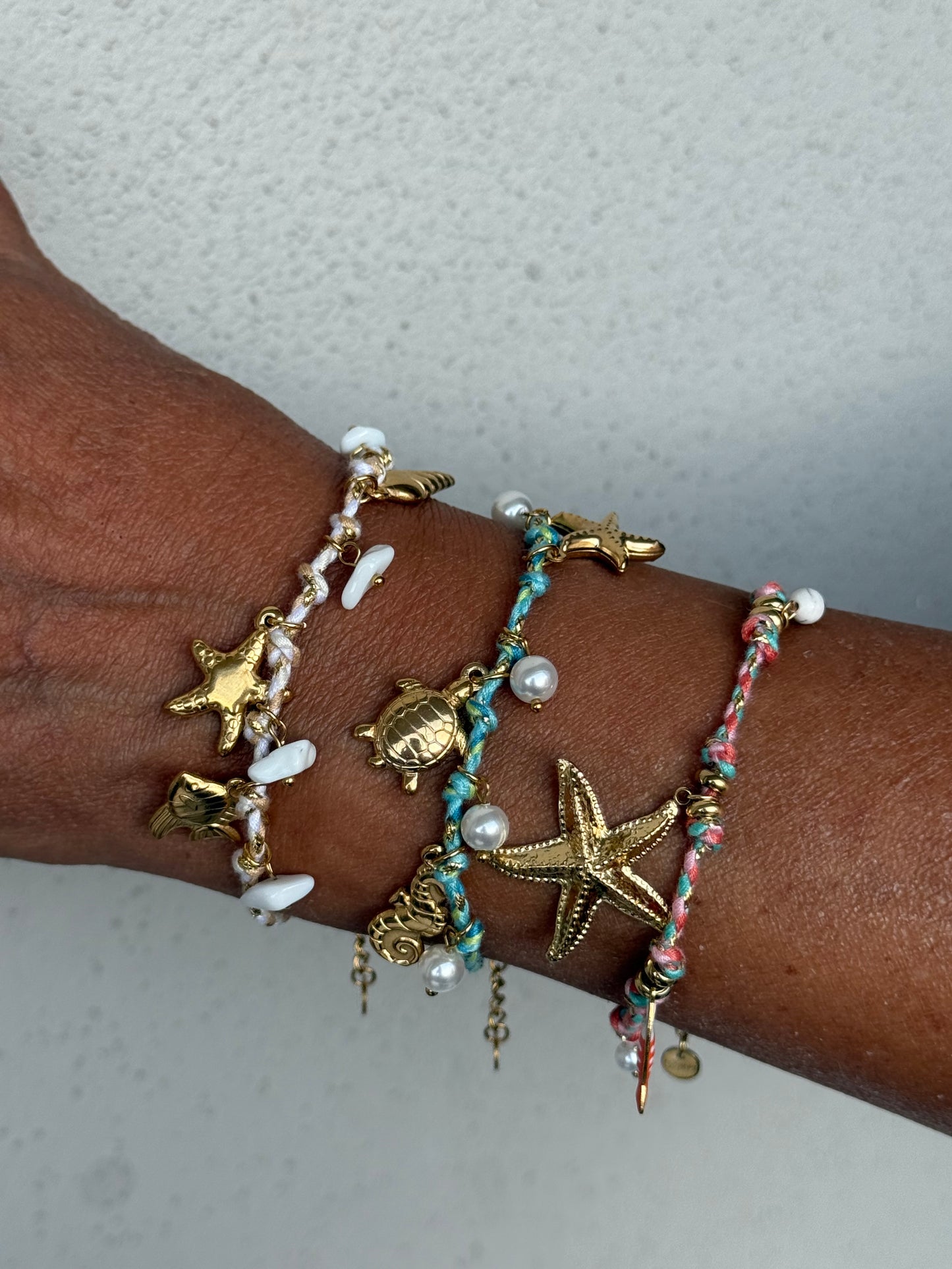 Bracciali in corda mix colori ciondoli estivi