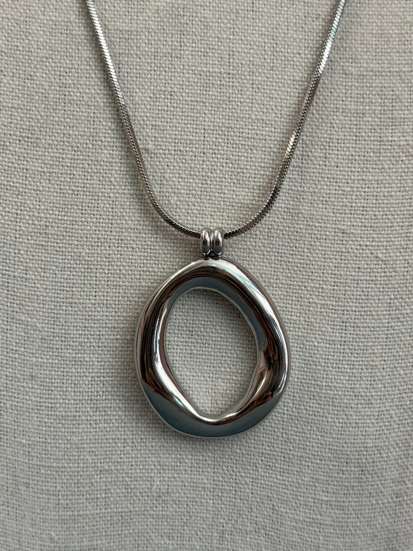 Collana con ciondolo ovale aperto gold/silver