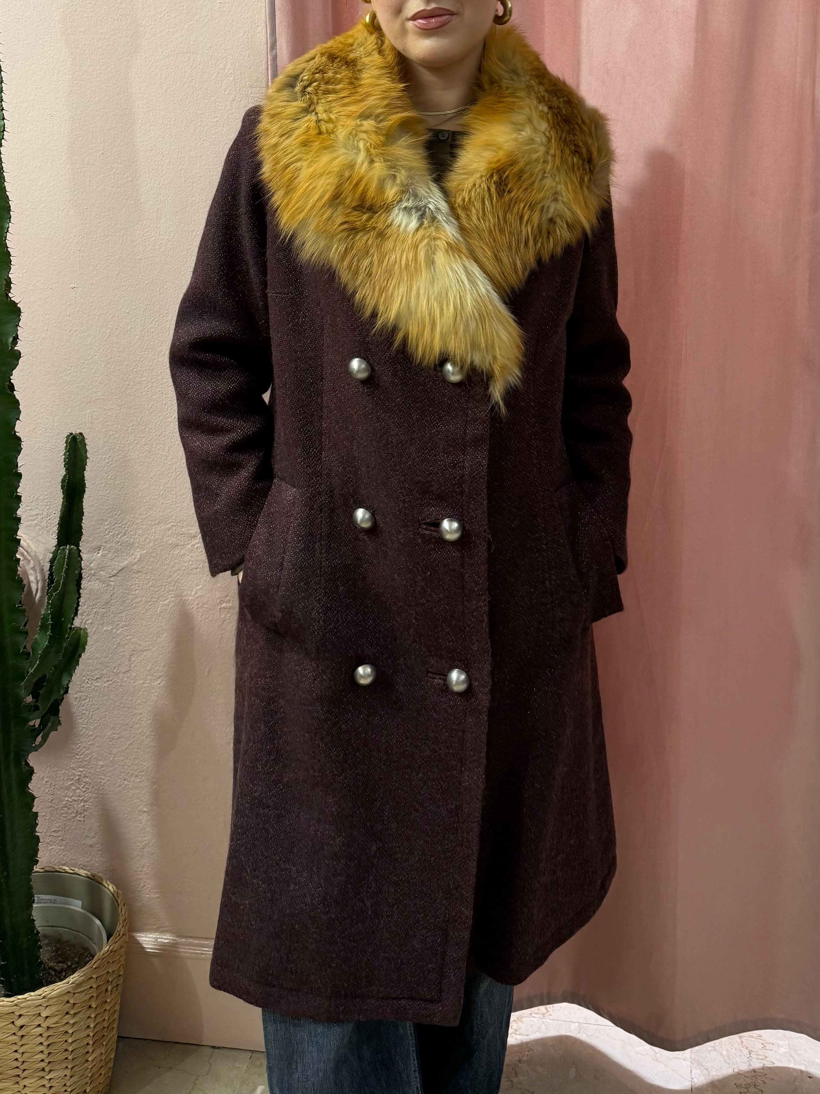 Cappotto vintage bordeaux con collo in volpe