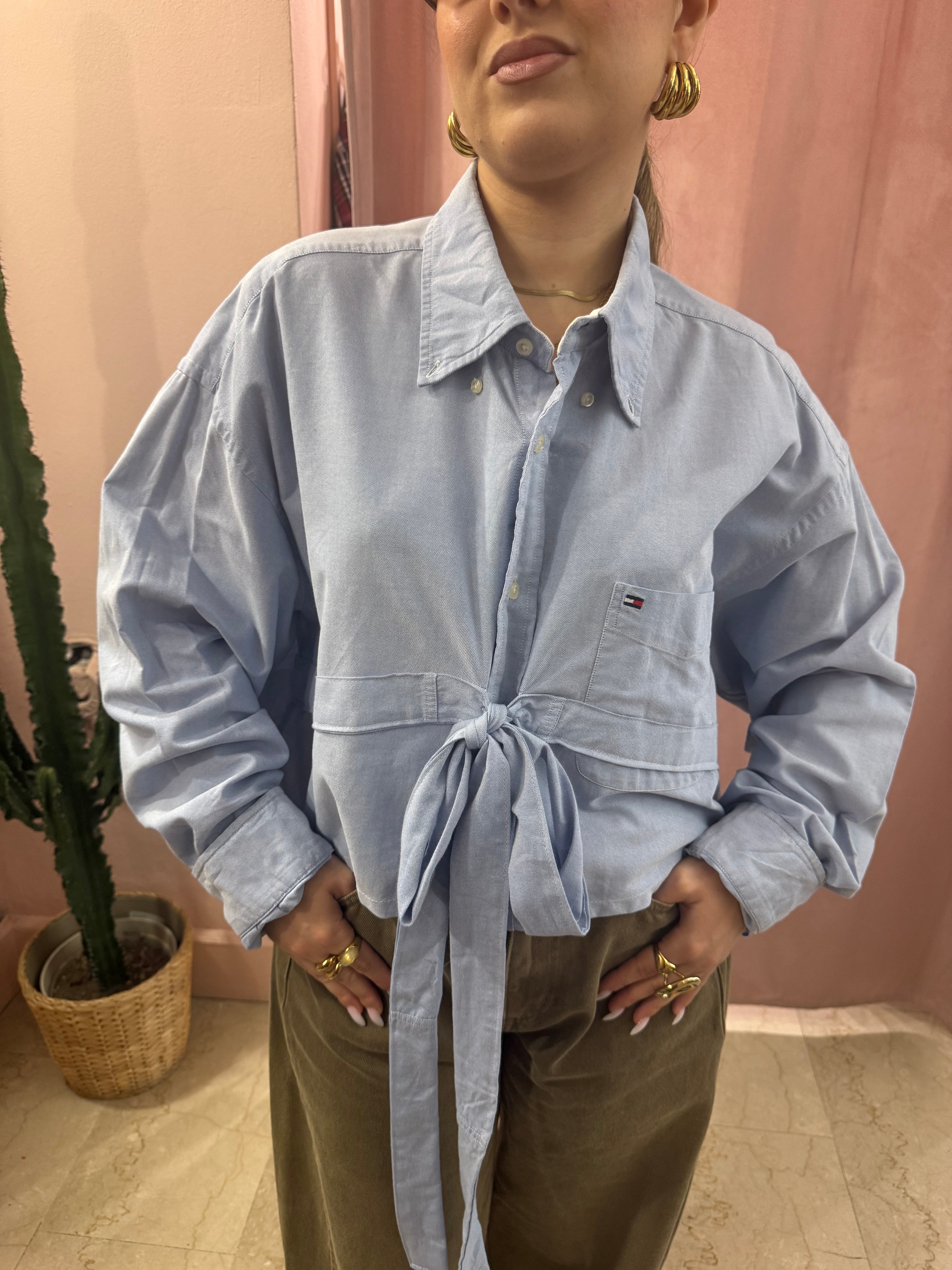 Camicia Tommy H. upcycling fiocco azzurra