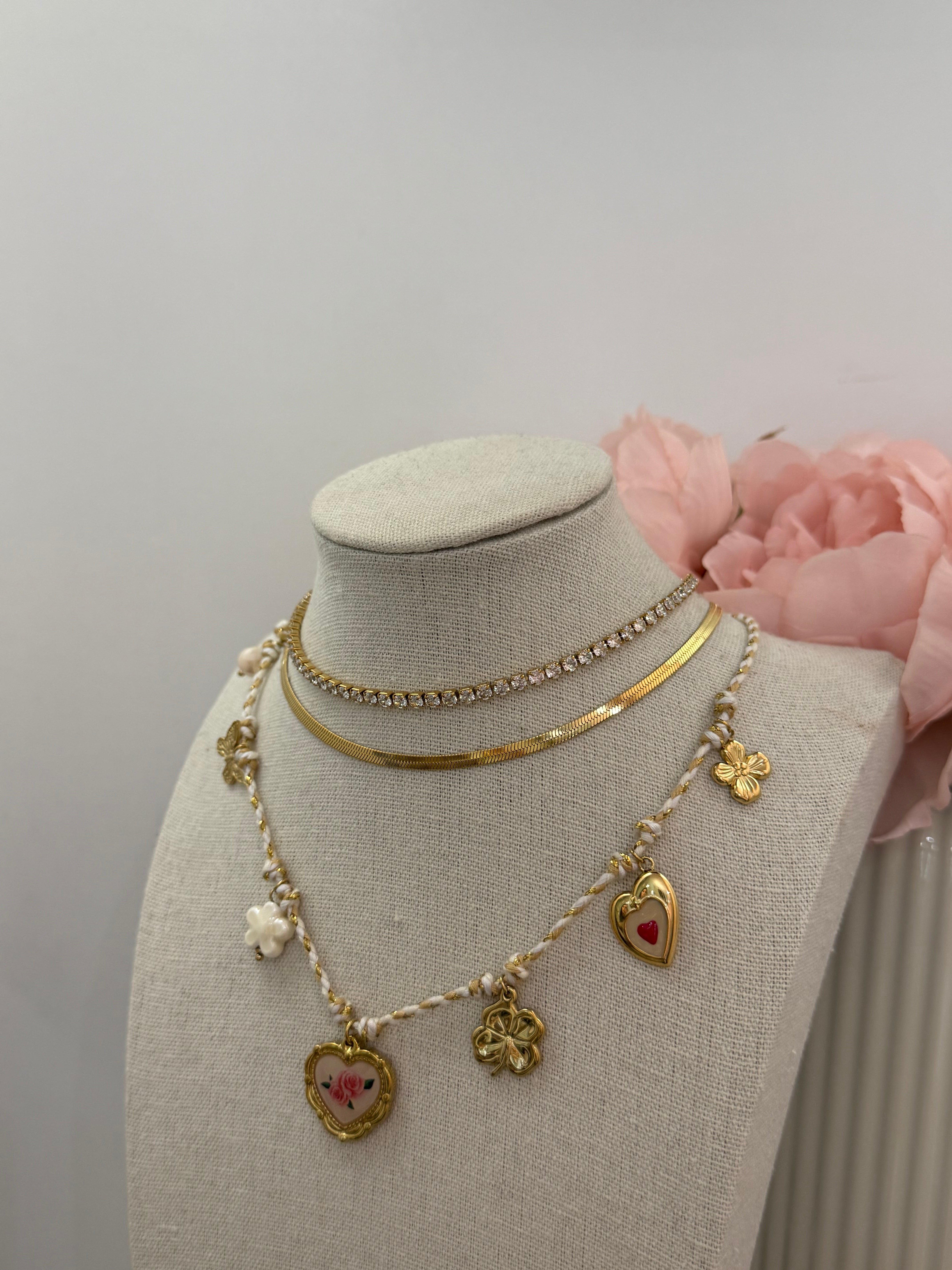 Collana multi charm in corda bianca