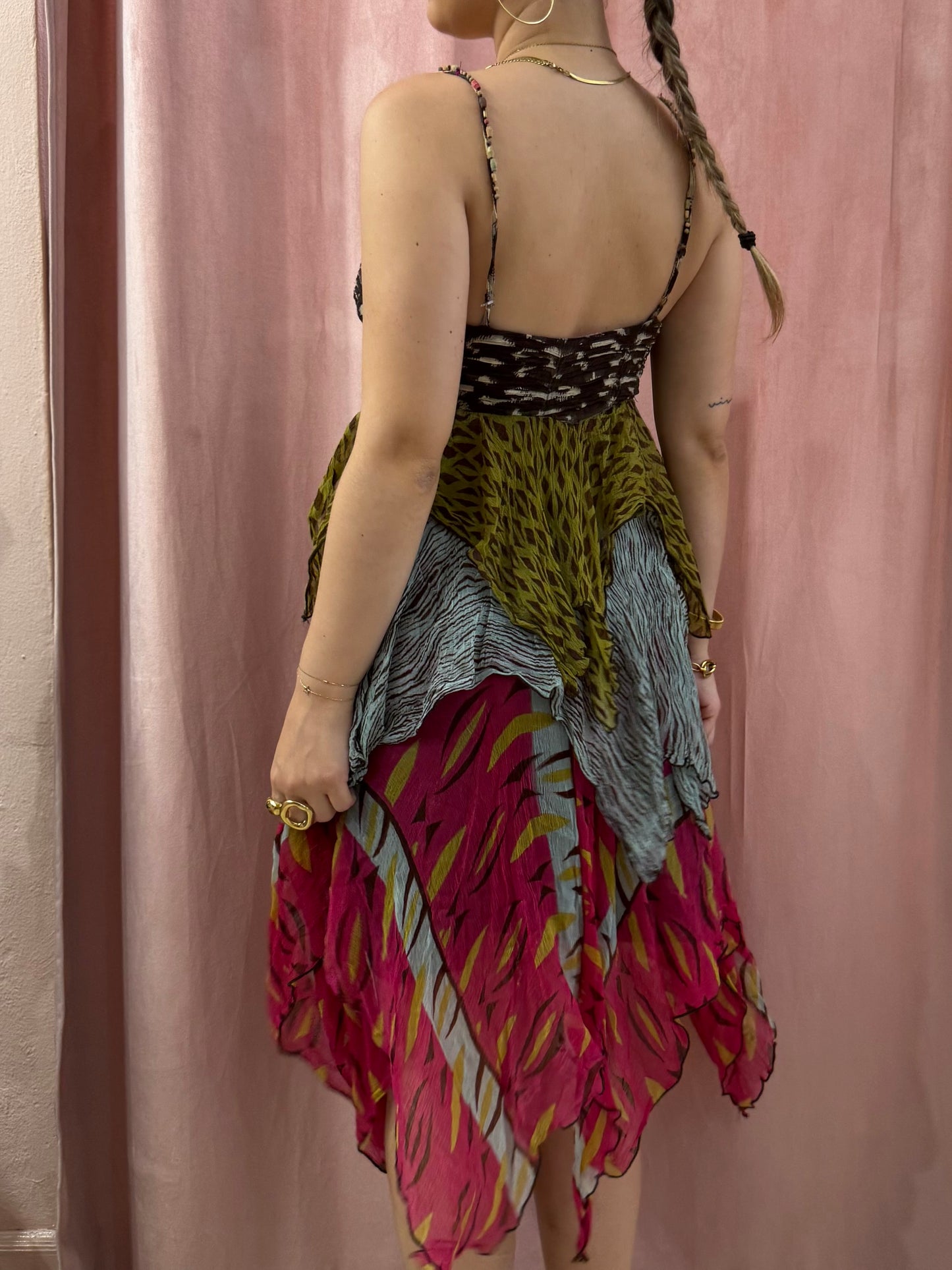 Vestito in fantasia con balze