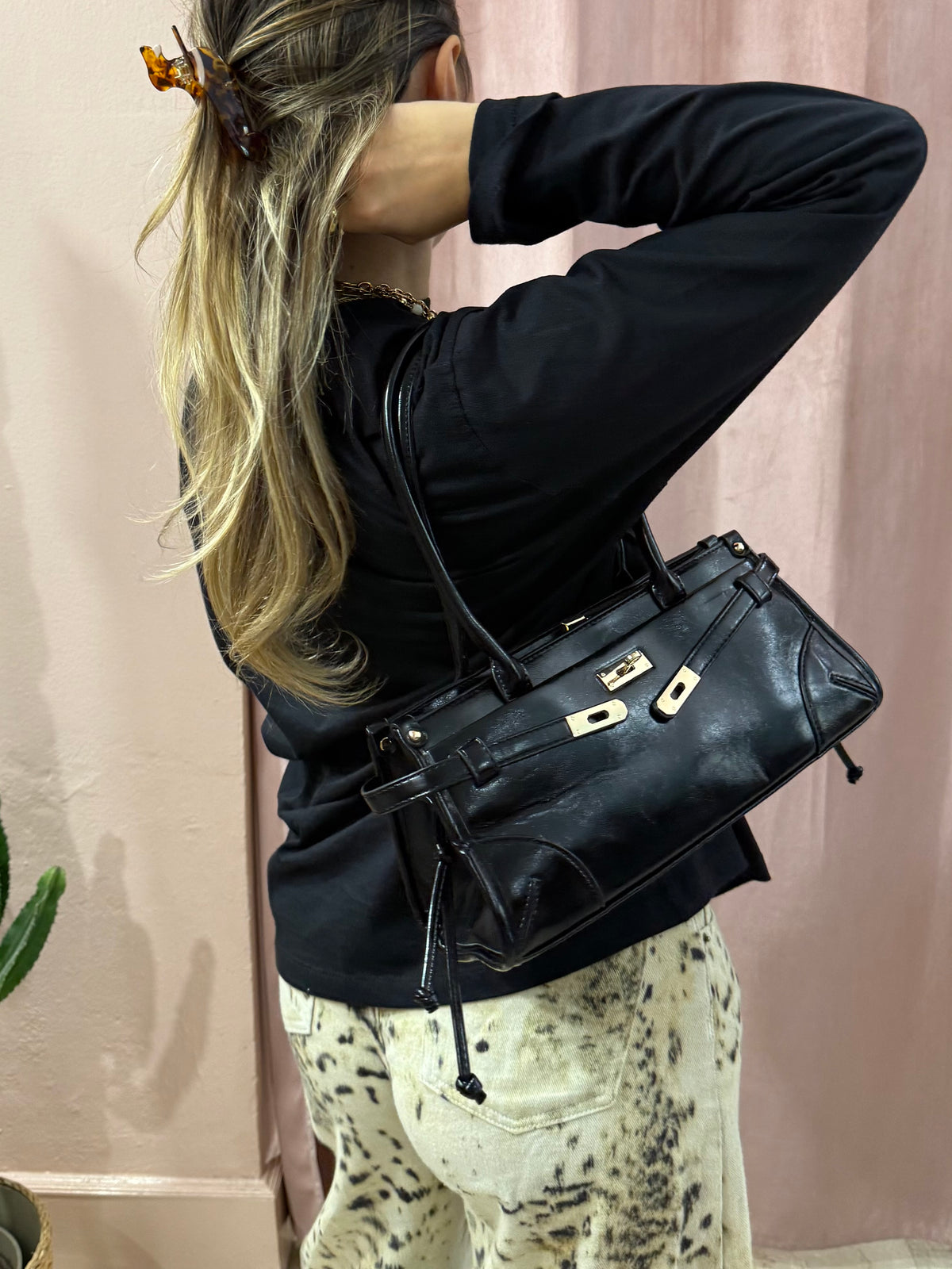 Borsa 00s in vernice nera