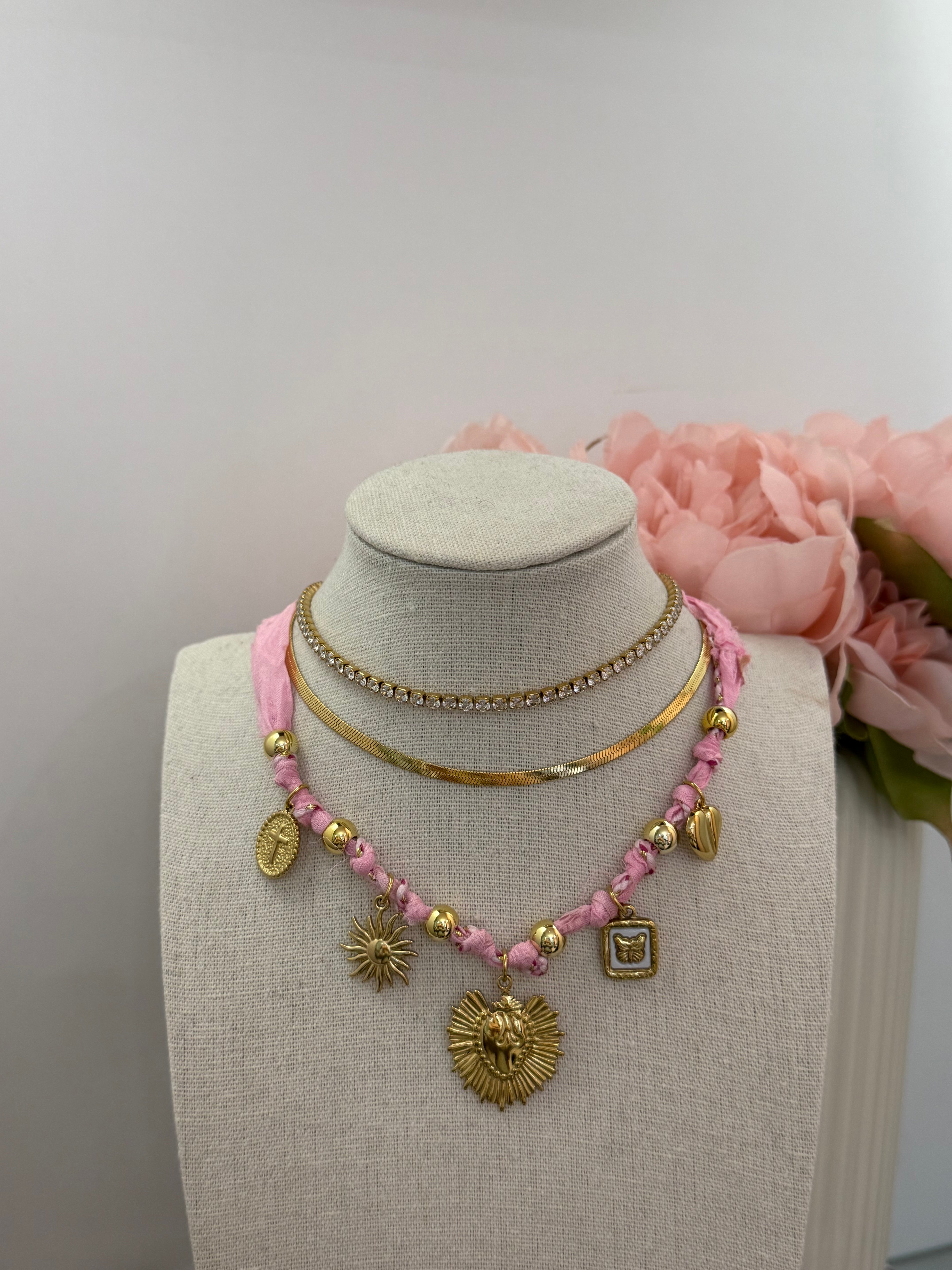 Collana multi charms bandana rosa/azzurra