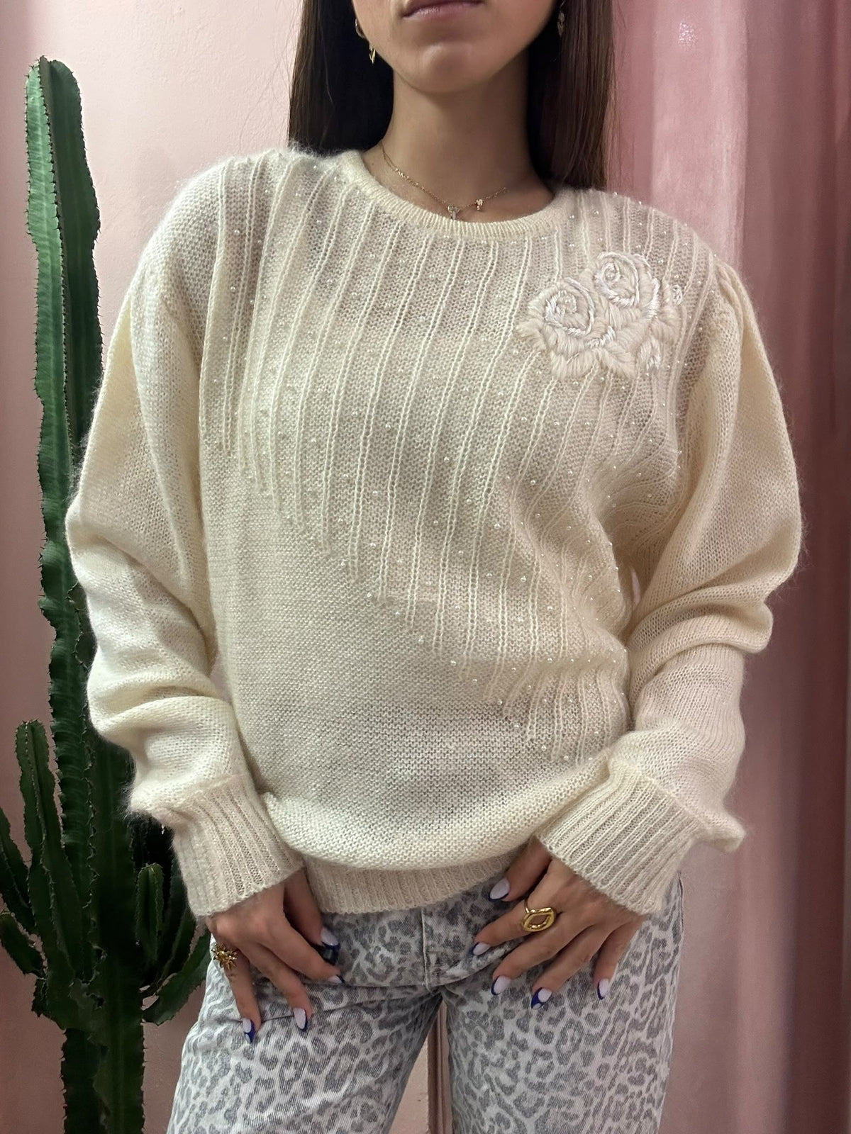 Maglione vintage panna ricamato con fiore in mohair