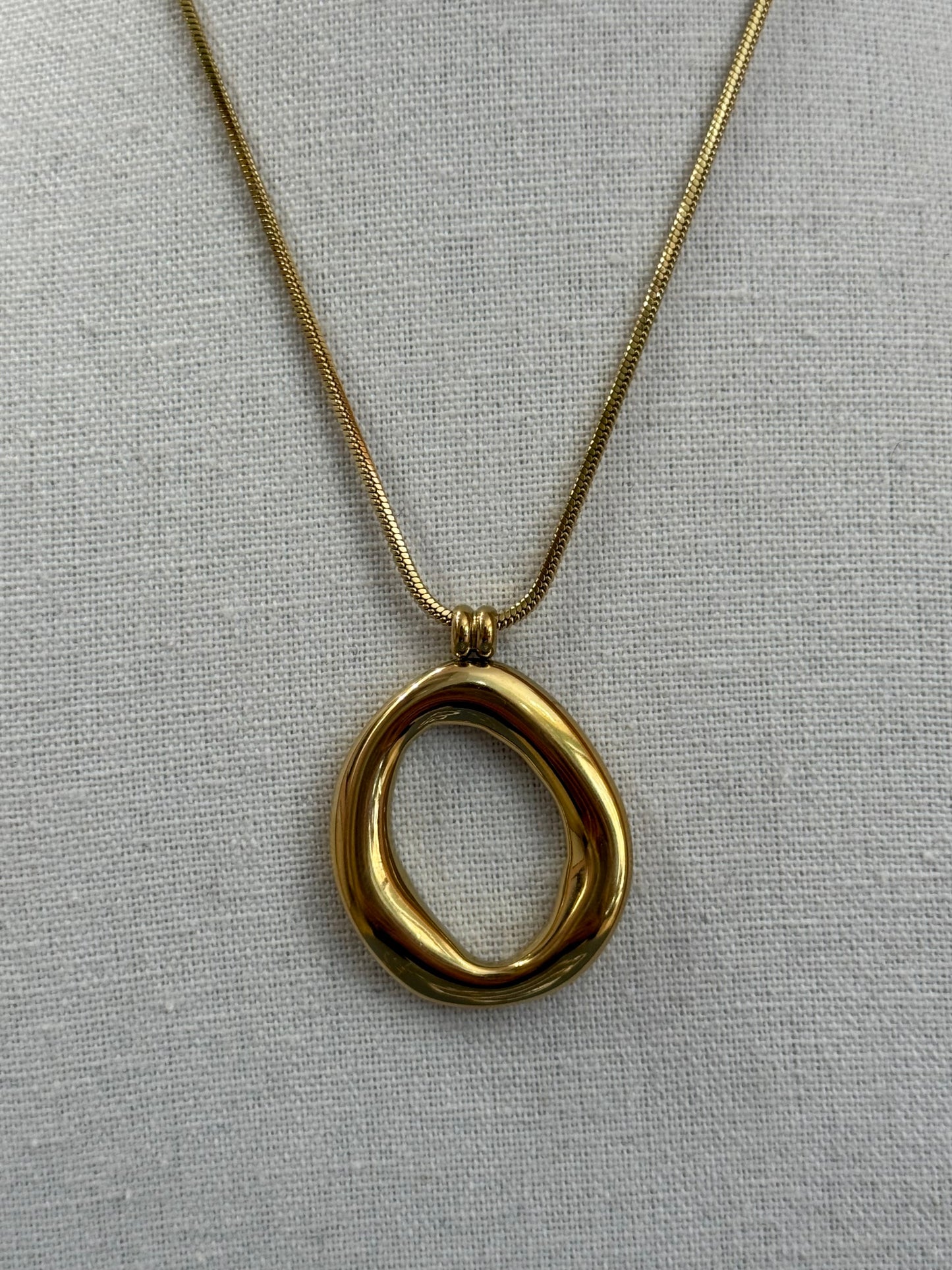 Collana con ciondolo ovale aperto gold/silver