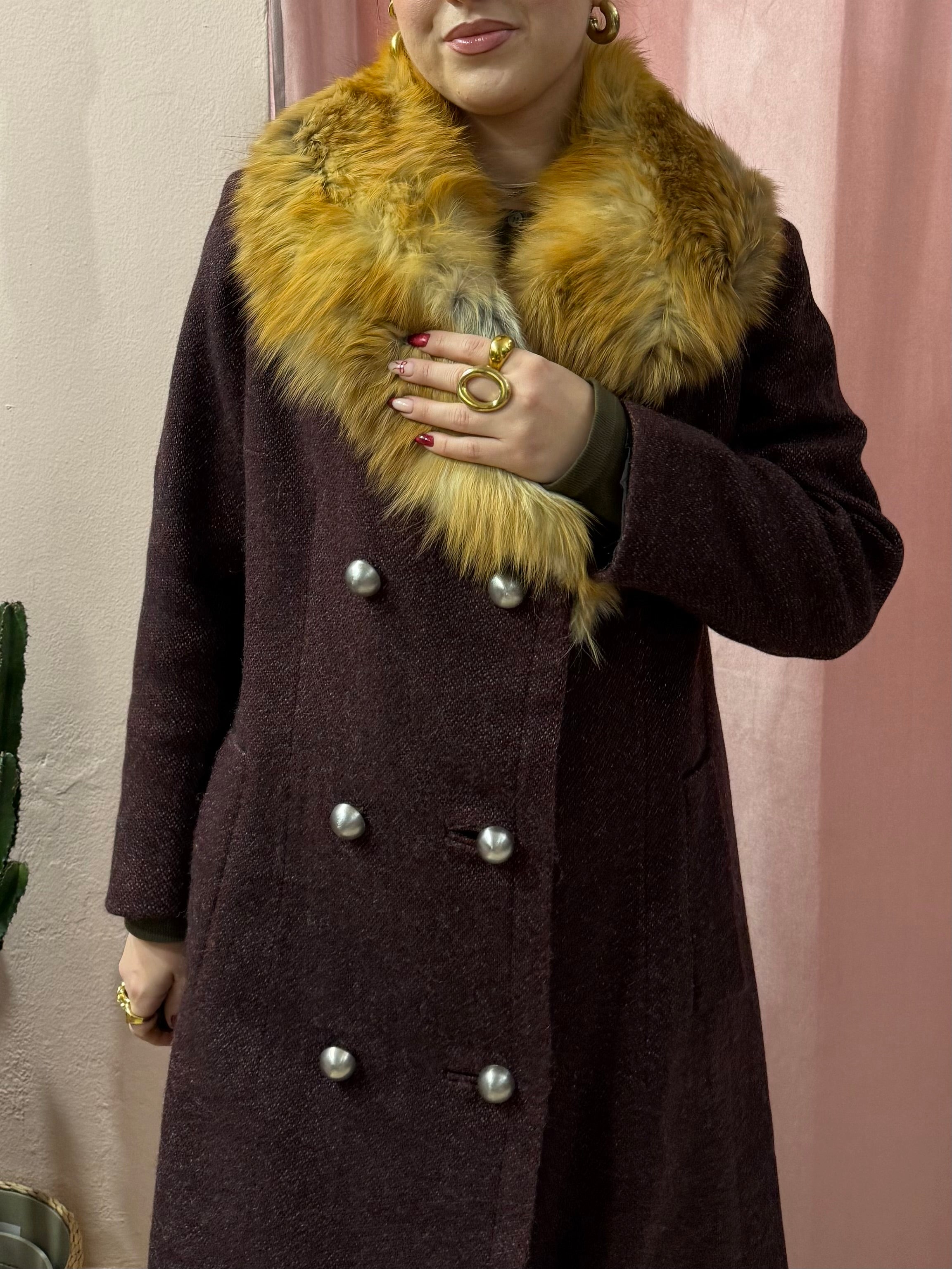 Cappotto vintage bordeaux con collo in volpe