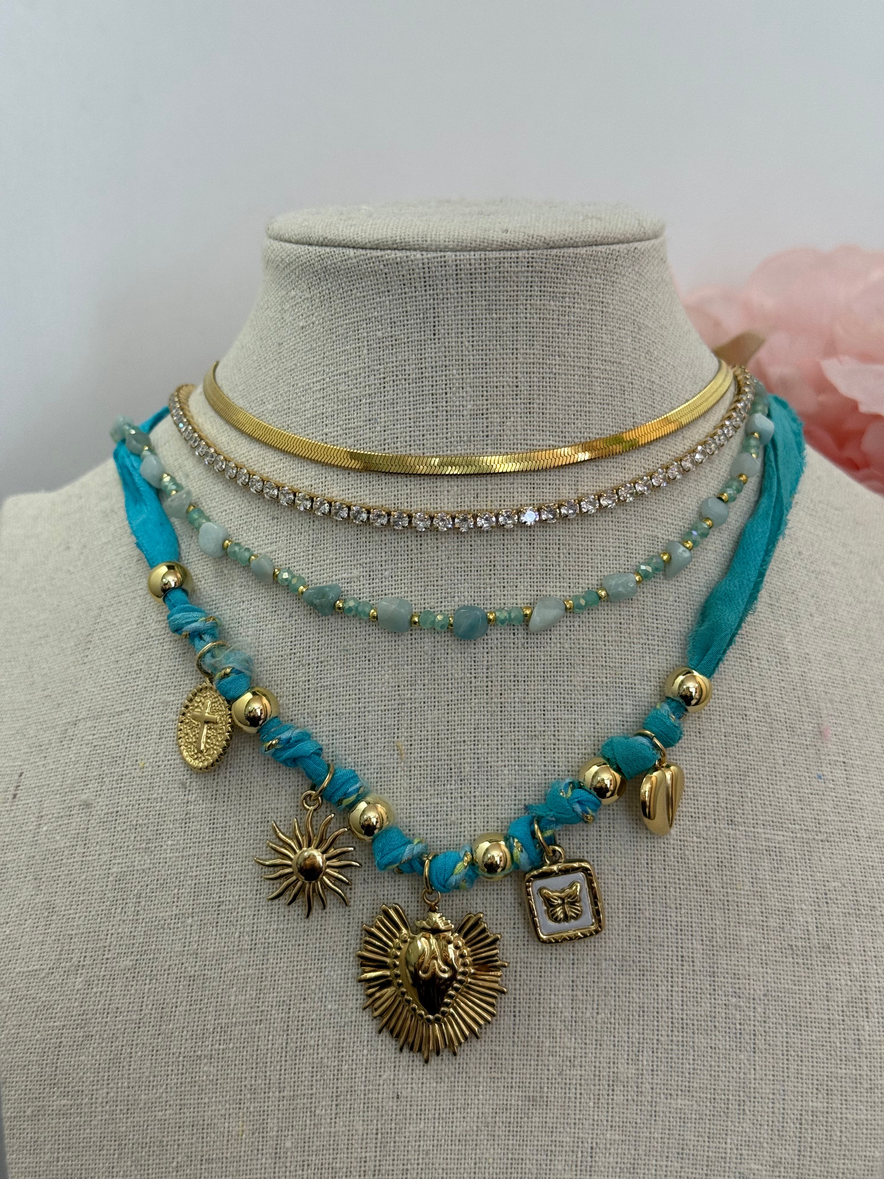Collana multi charms bandana rosa/azzurra