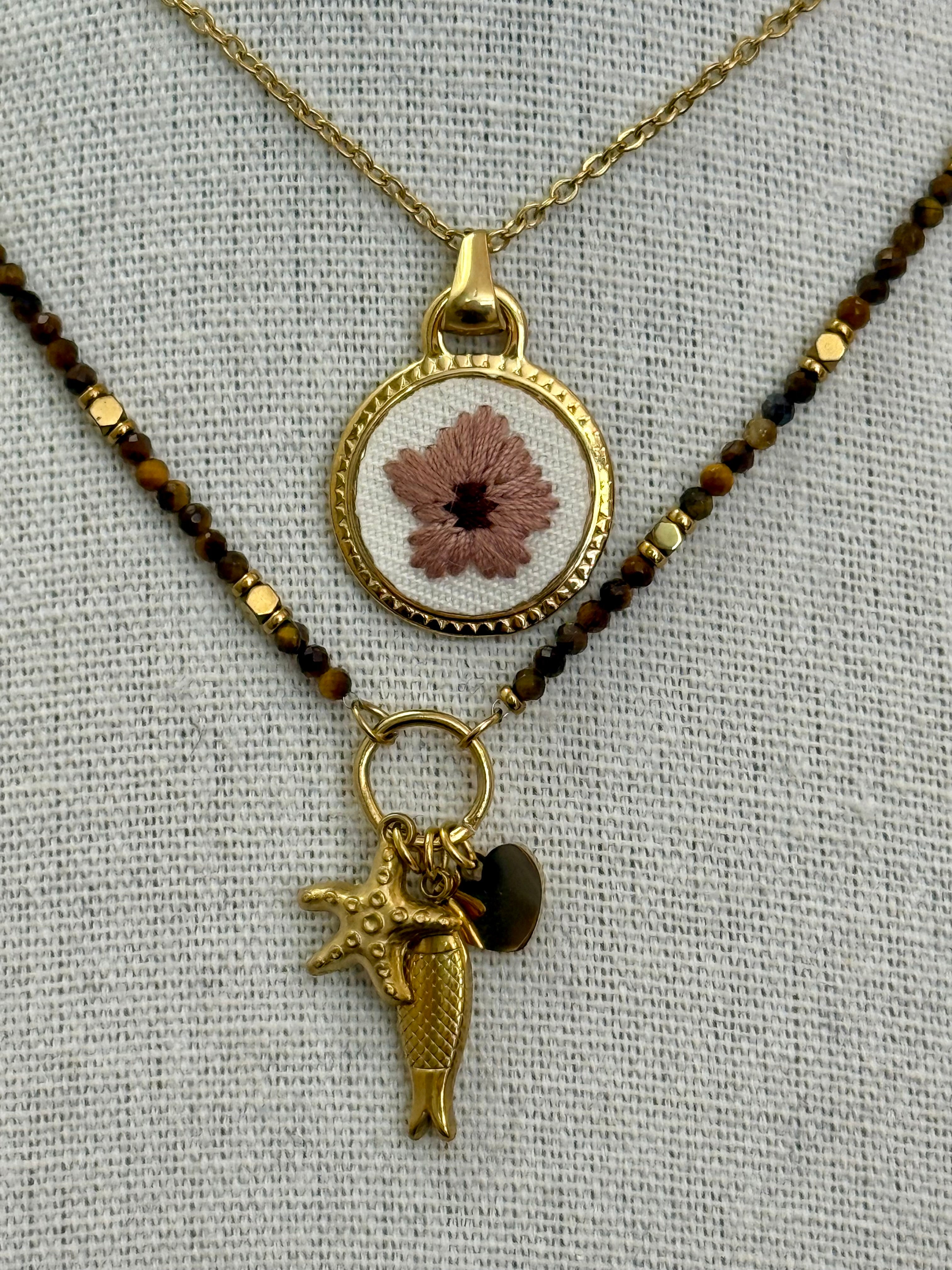 Collana micro perle con ciondoli