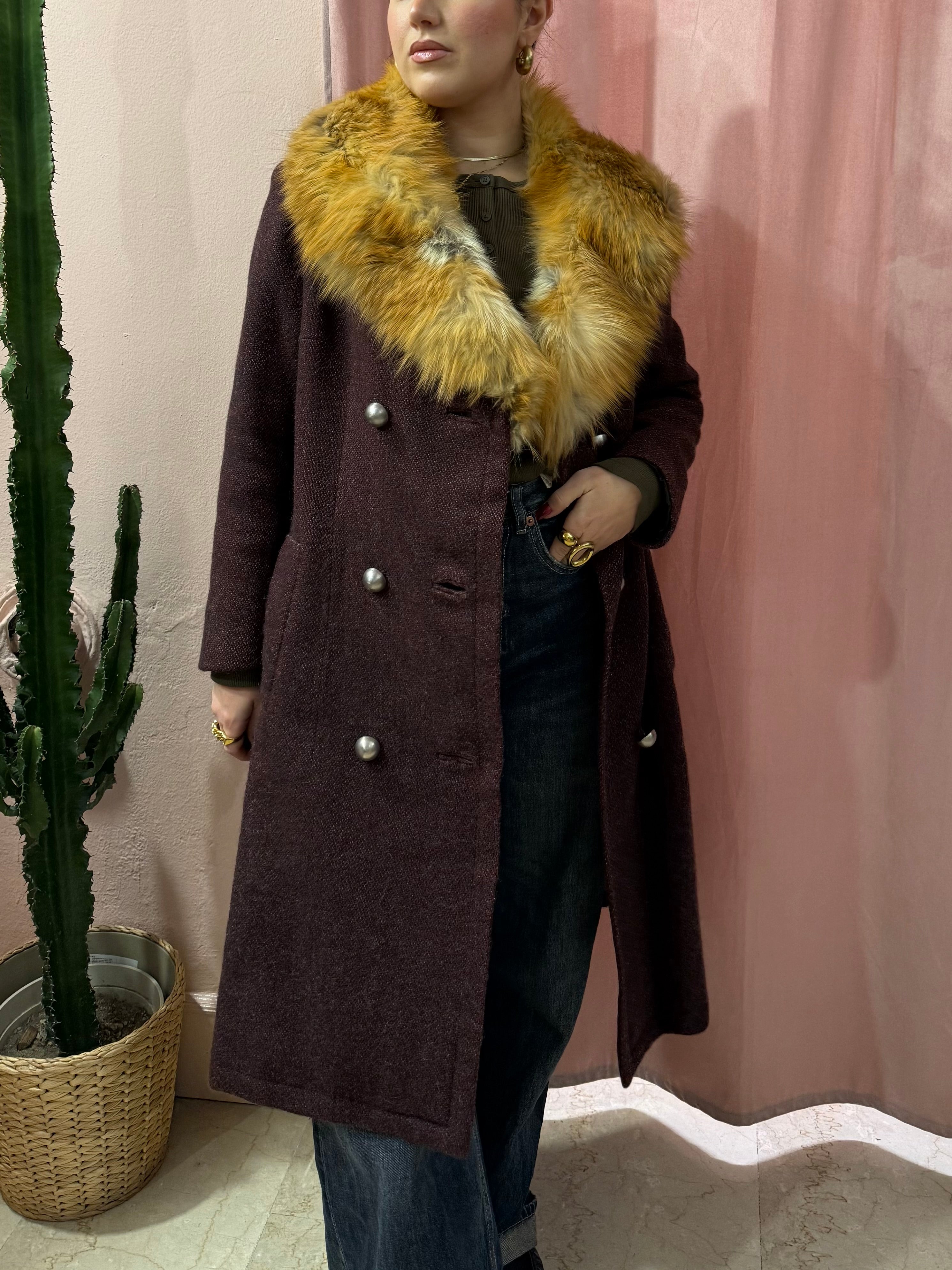 Cappotto vintage bordeaux con collo in volpe