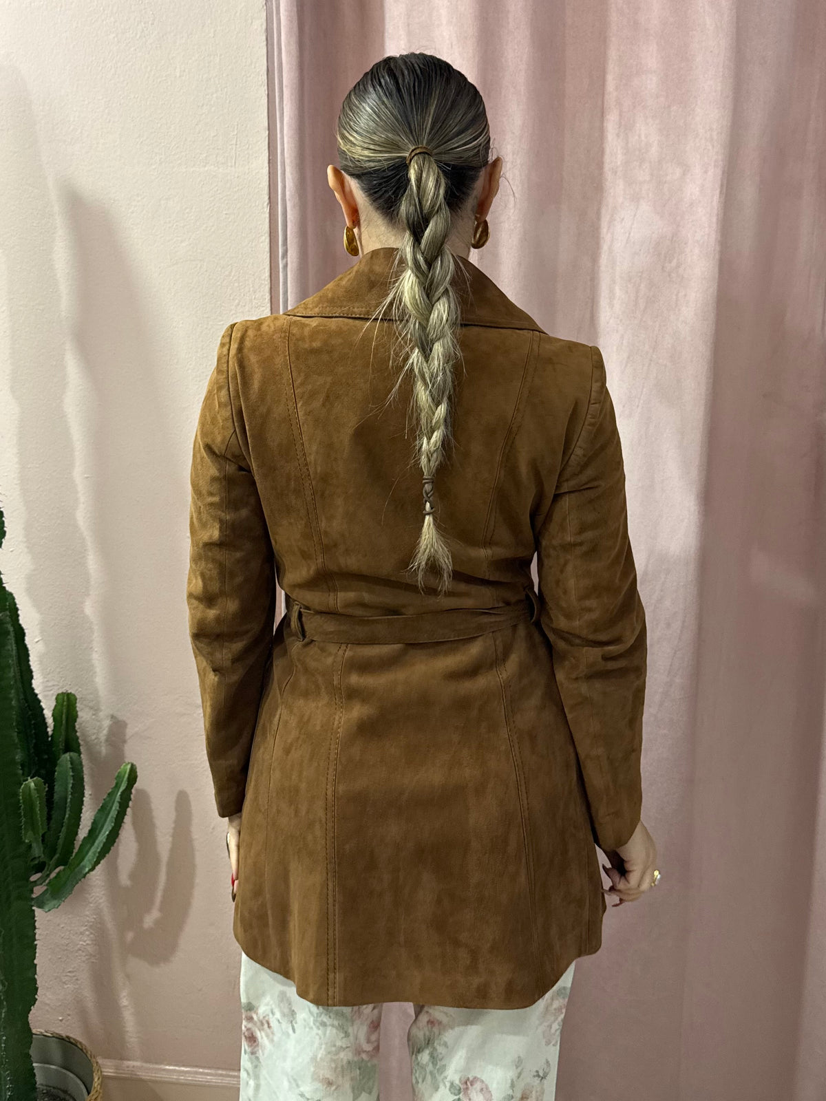 Trench in pelle scamosciata con cinturino