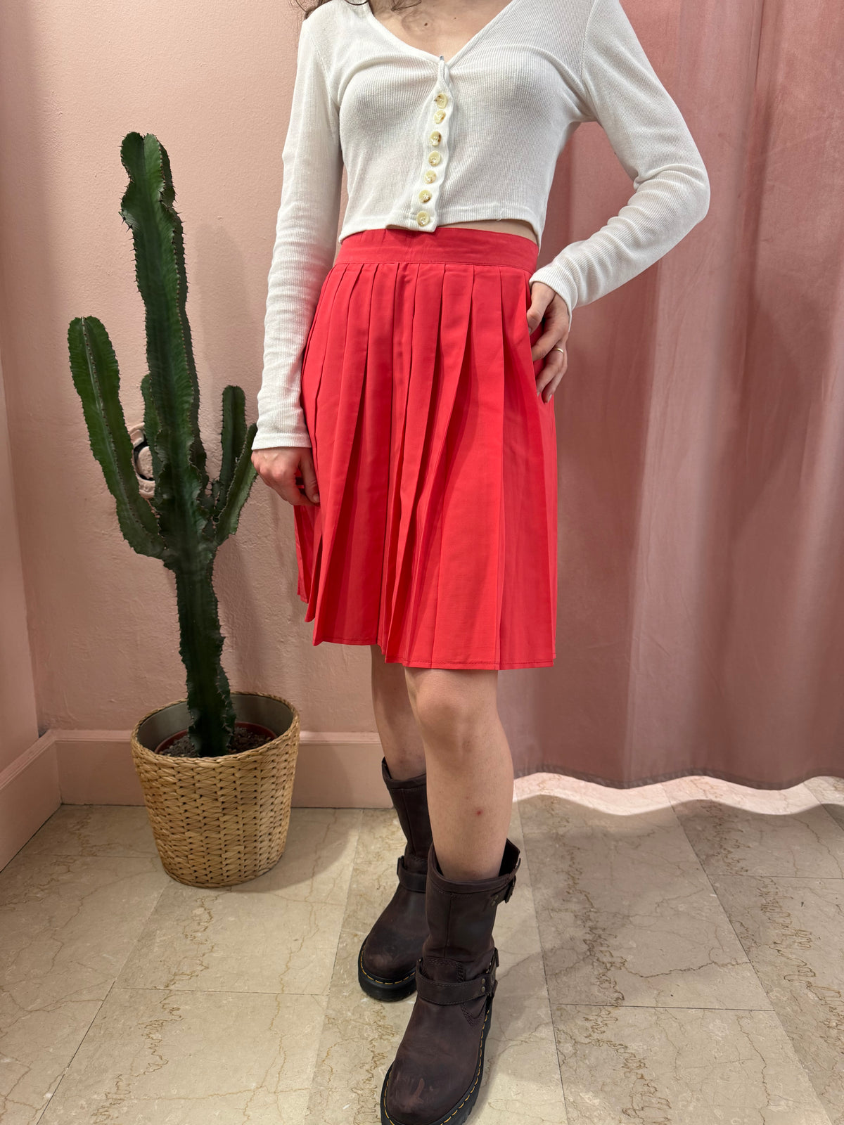 Gonna vintage con pieghe corallo