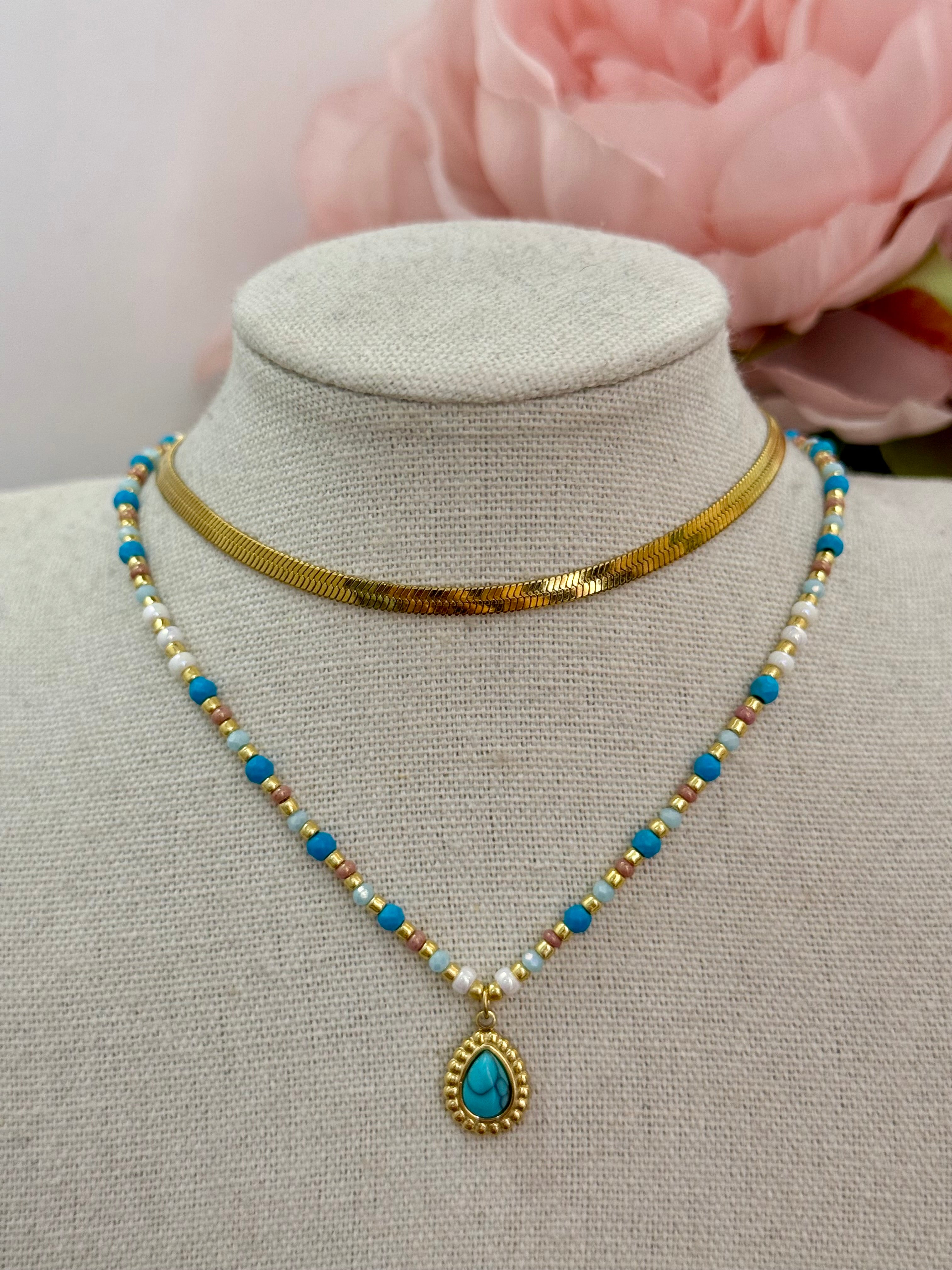 Collana girocollo con ciondolo turchese