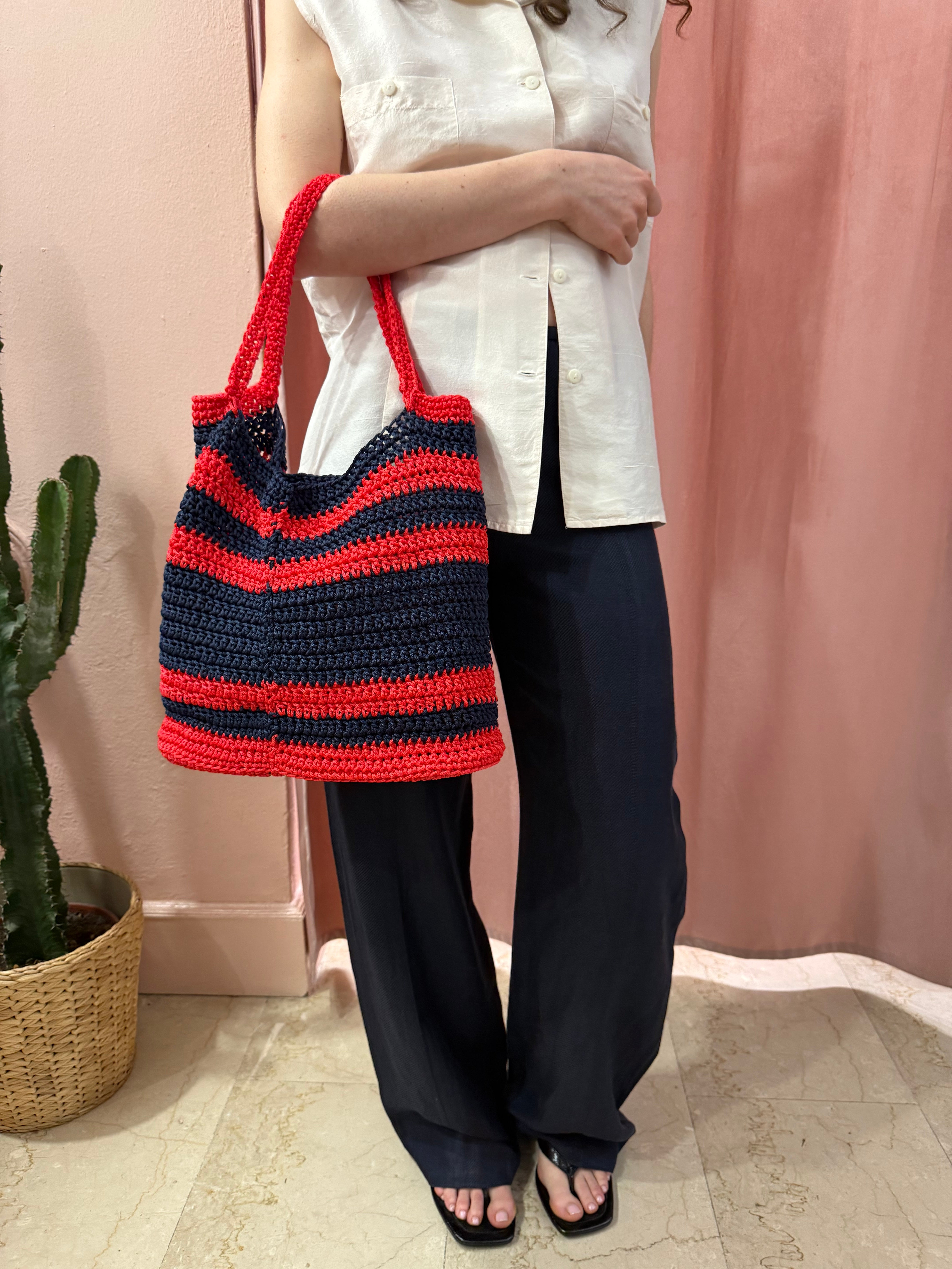 Borsa crochet rossa e blu