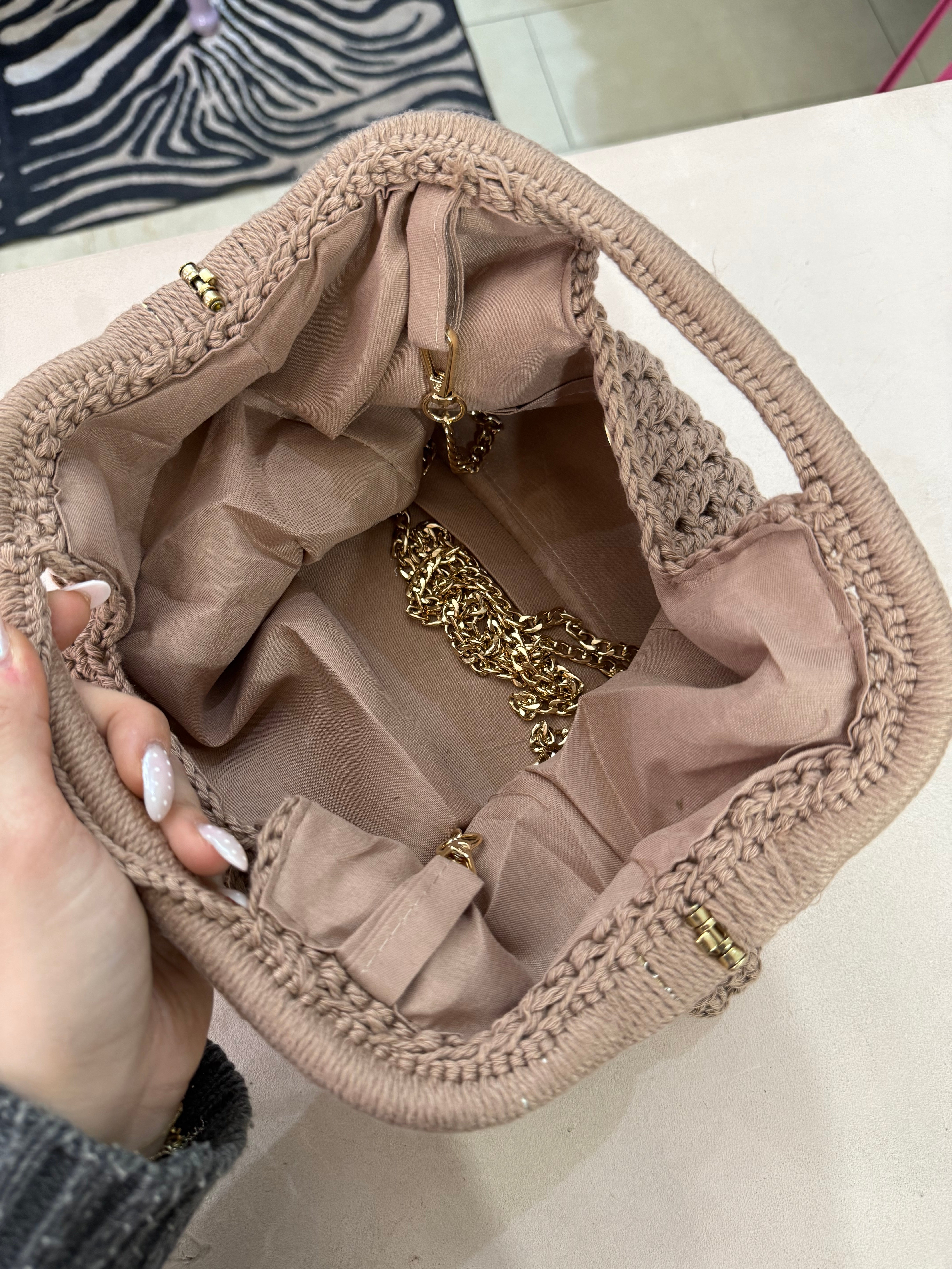 Borsa intrecciata con perline