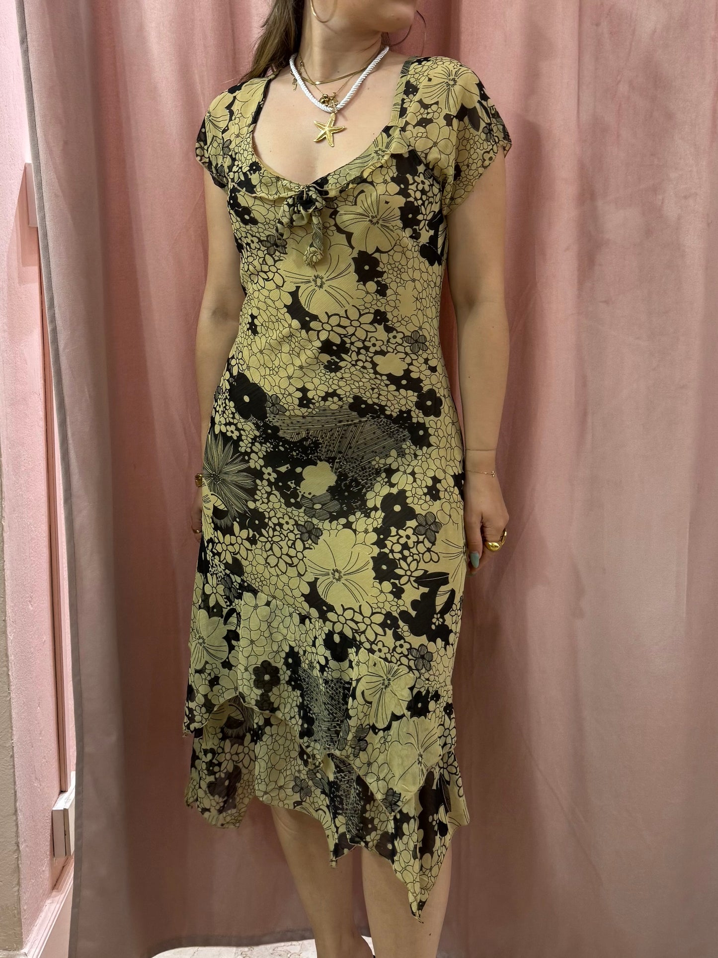 Vestito in fantasia a fiori beige e nero