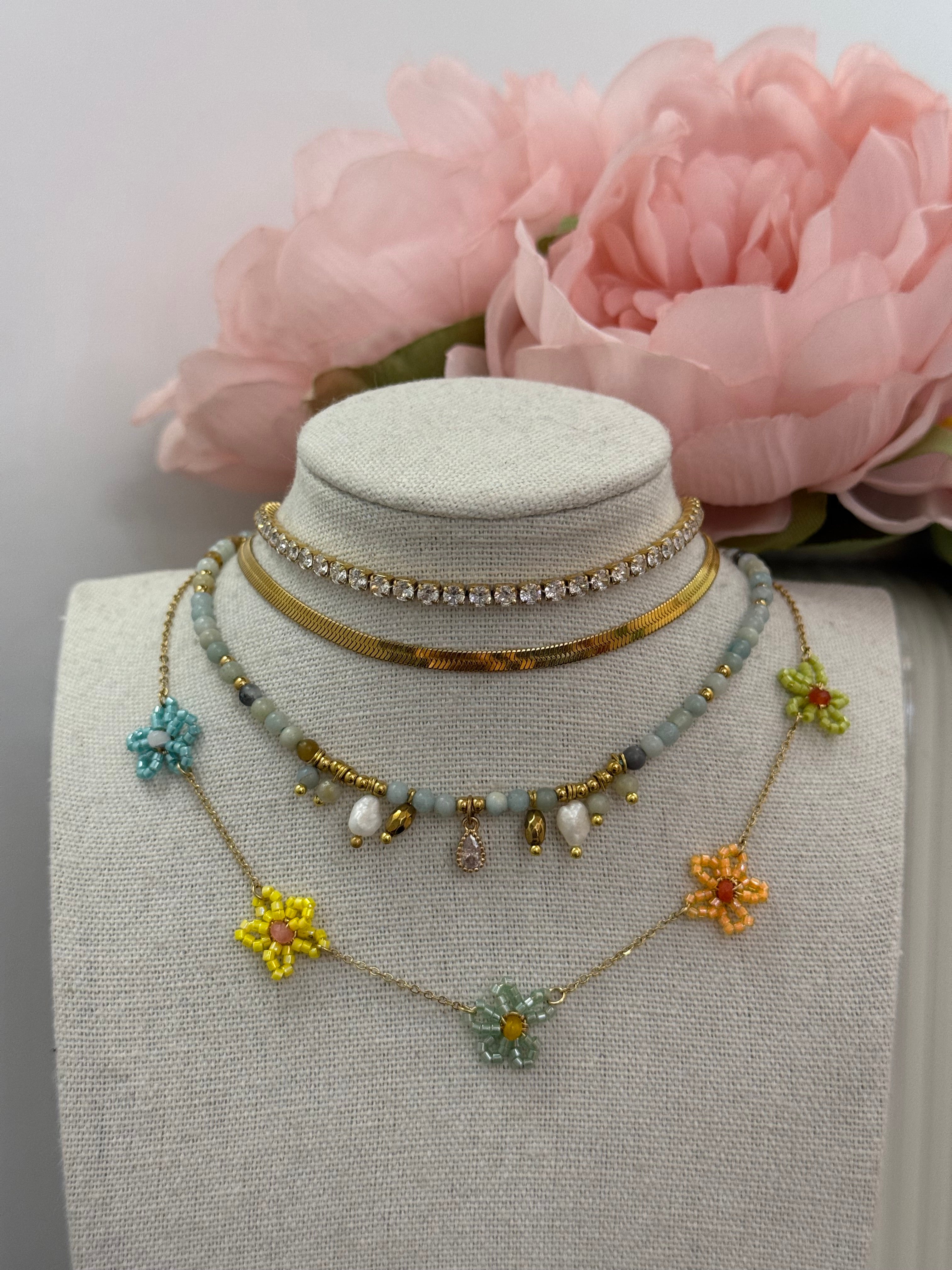 Collana girocollo fiori crochet