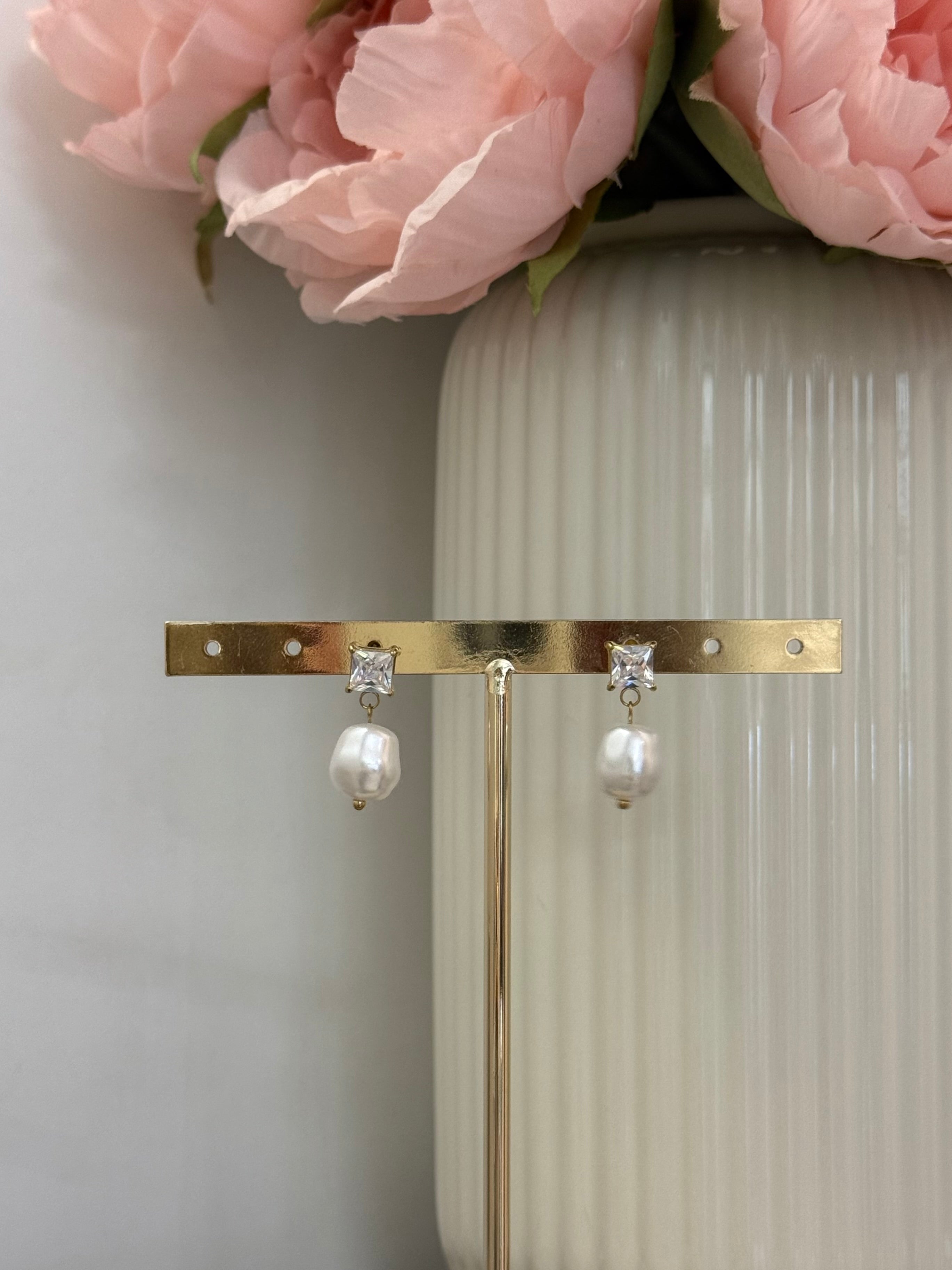 Orecchini punto luce con perla| solo online