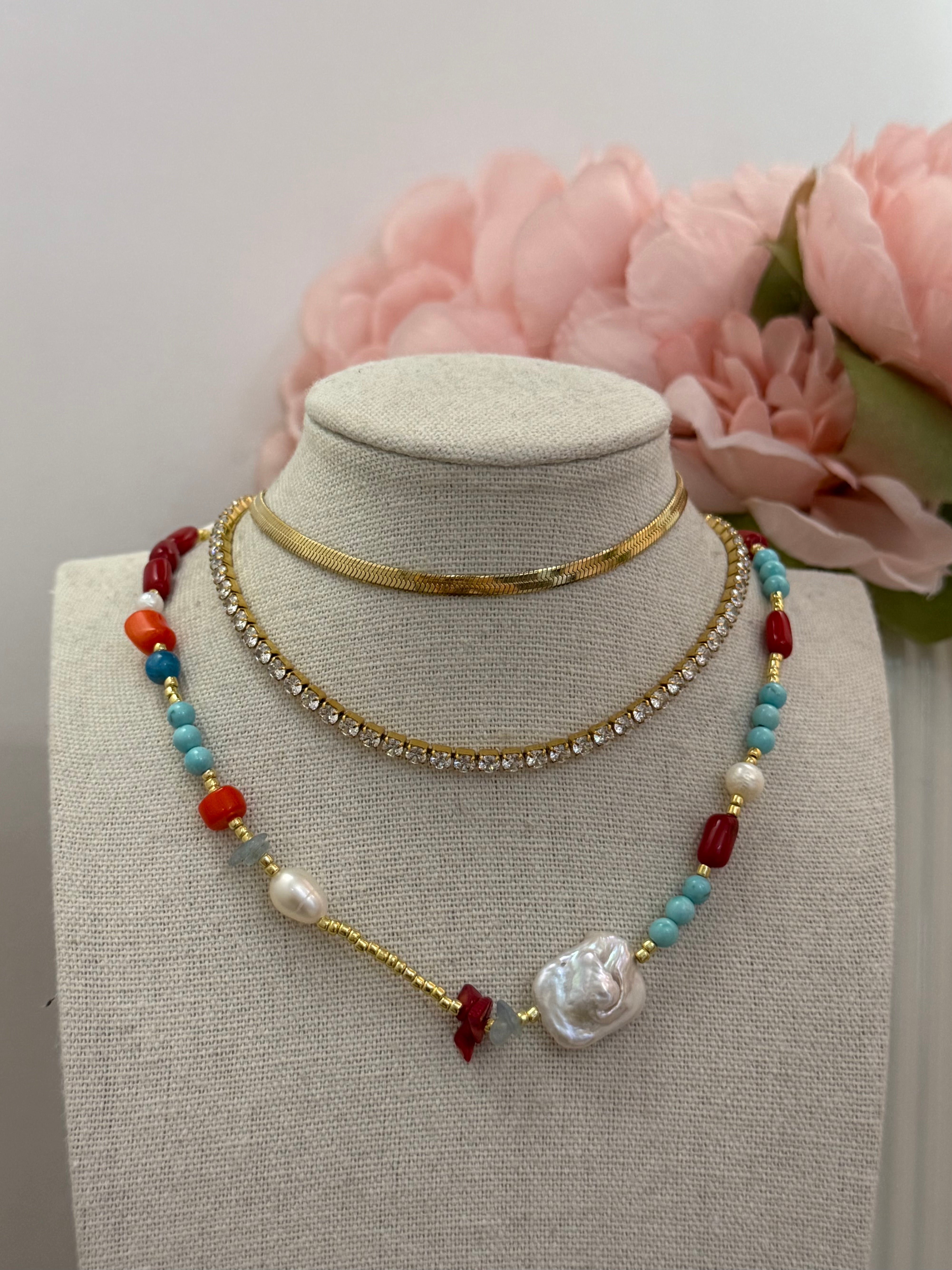 Collana girocollo colorata con perla sfaccettata